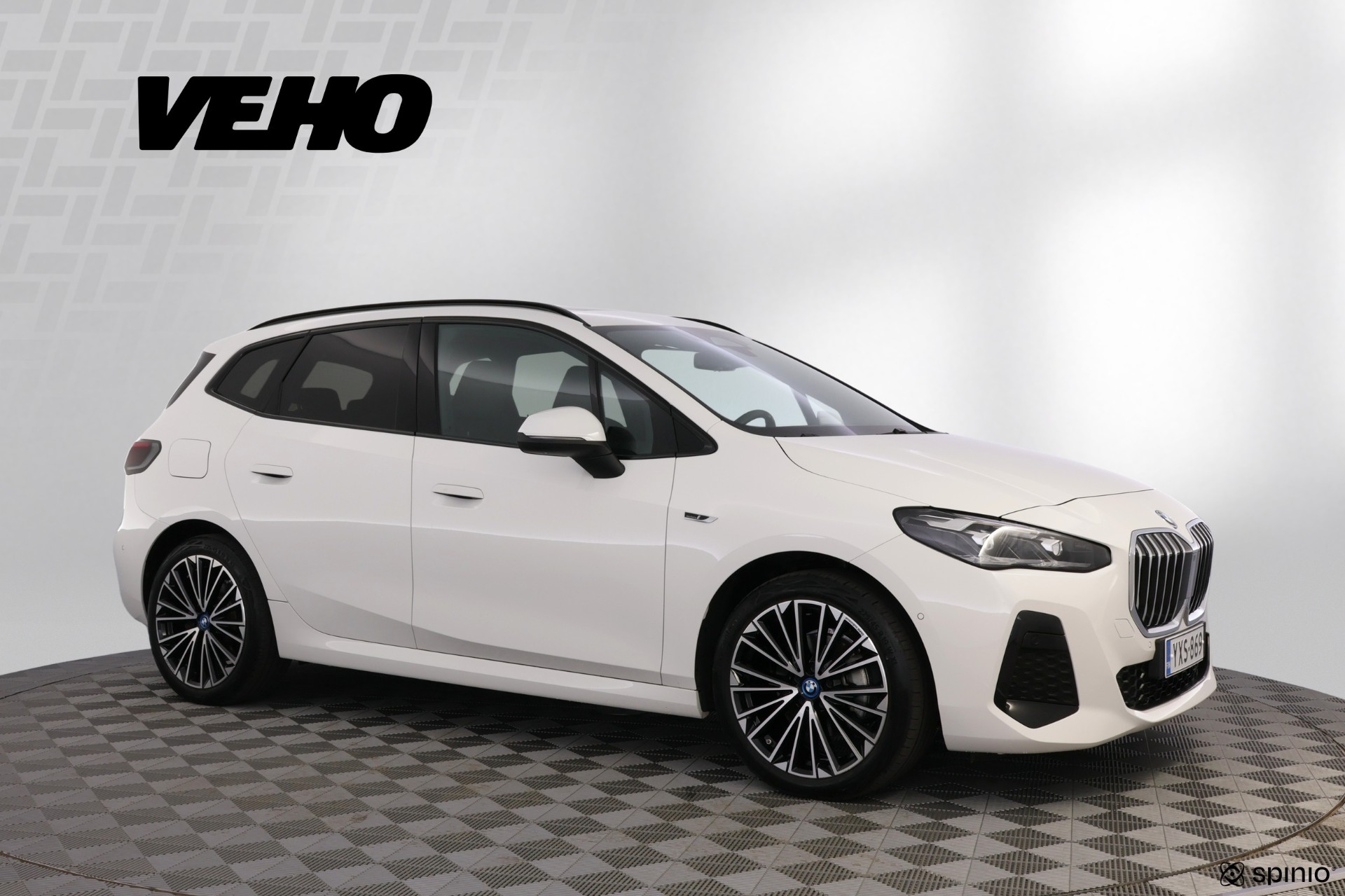 BMW 225 2023