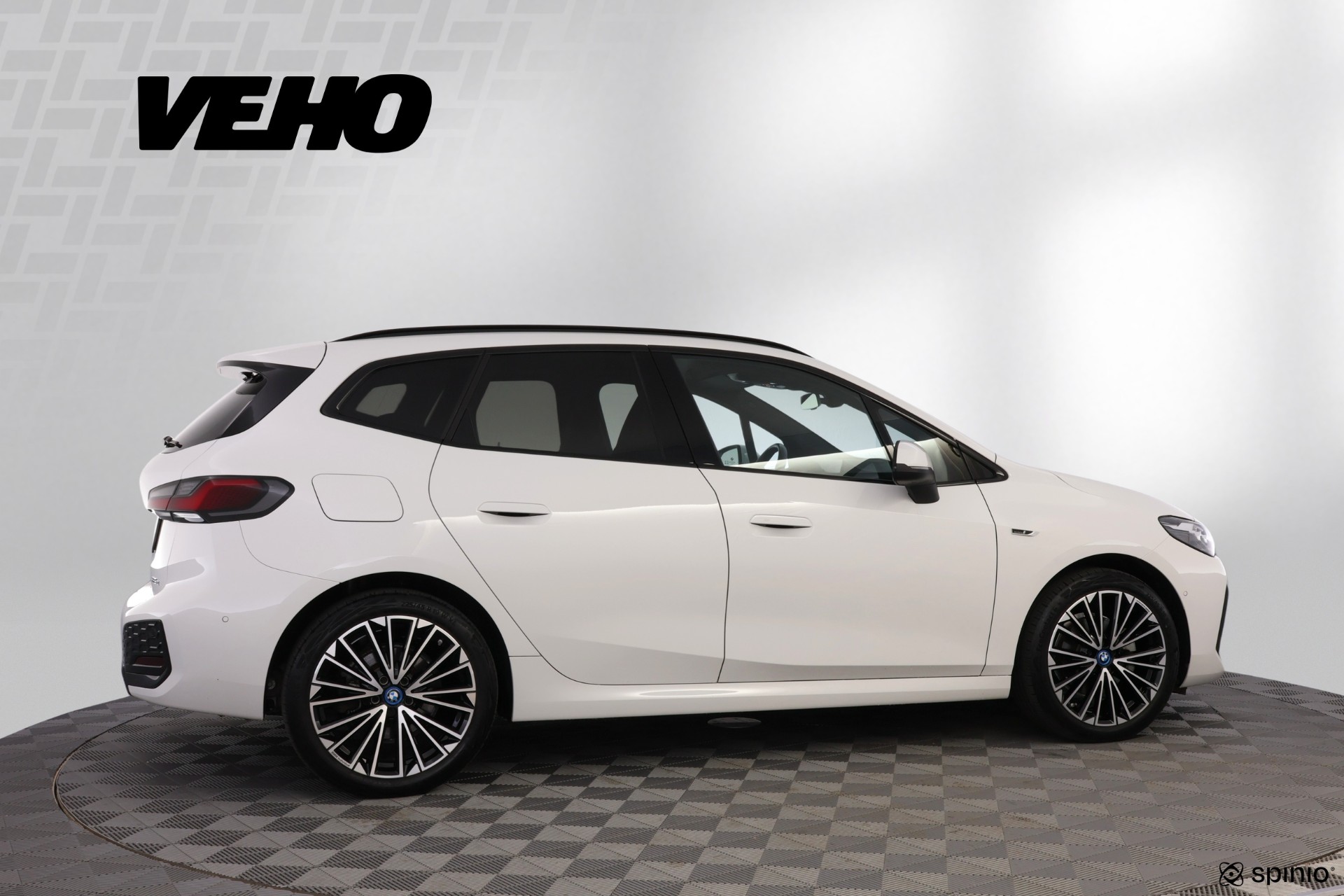 BMW 225 2023