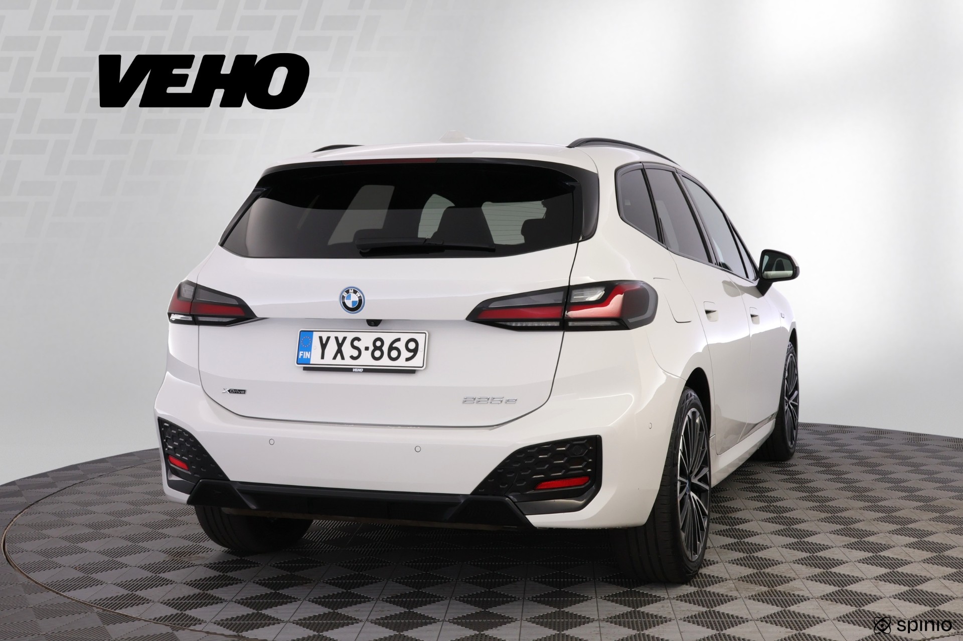 BMW 225 2023
