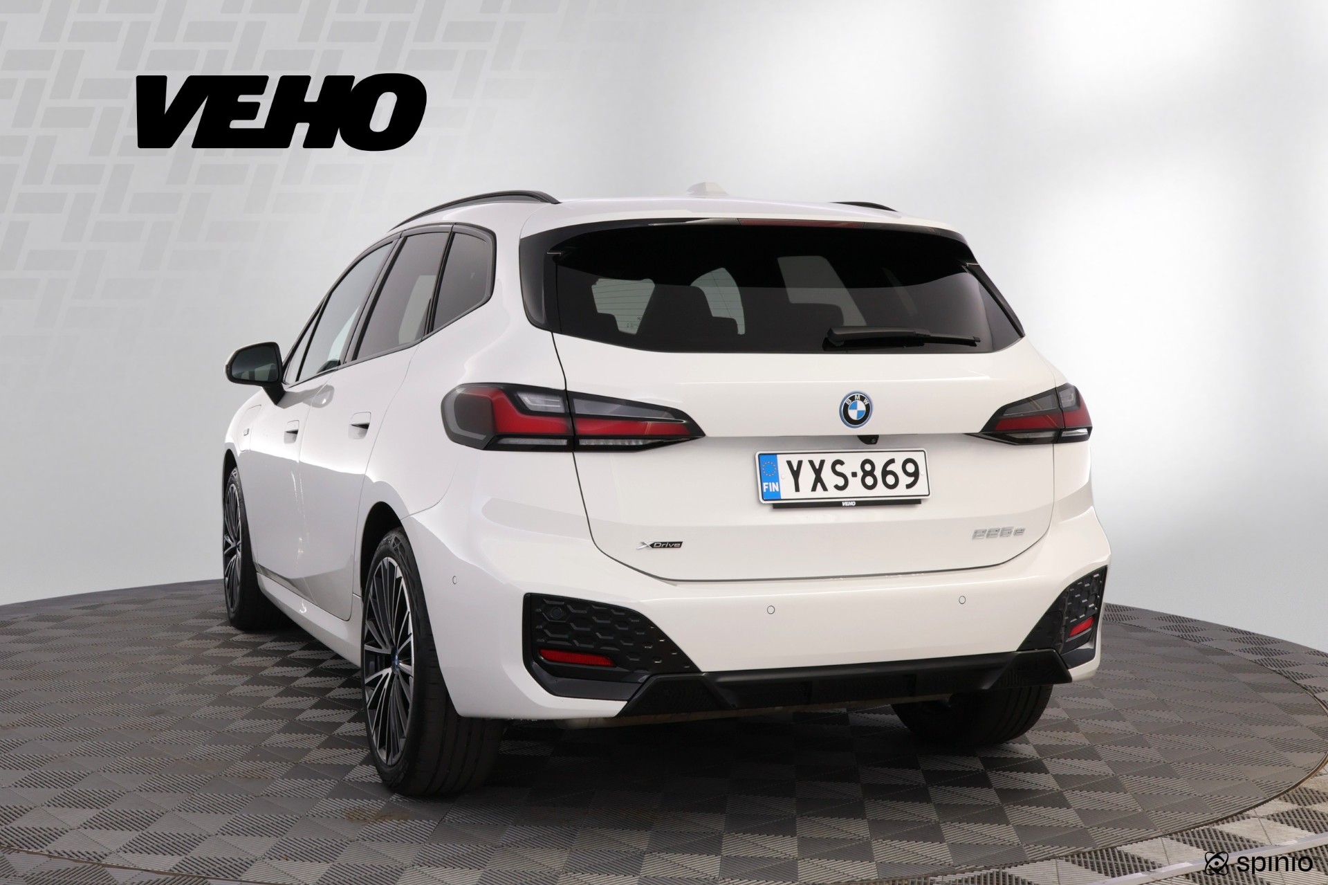 BMW 225 2023