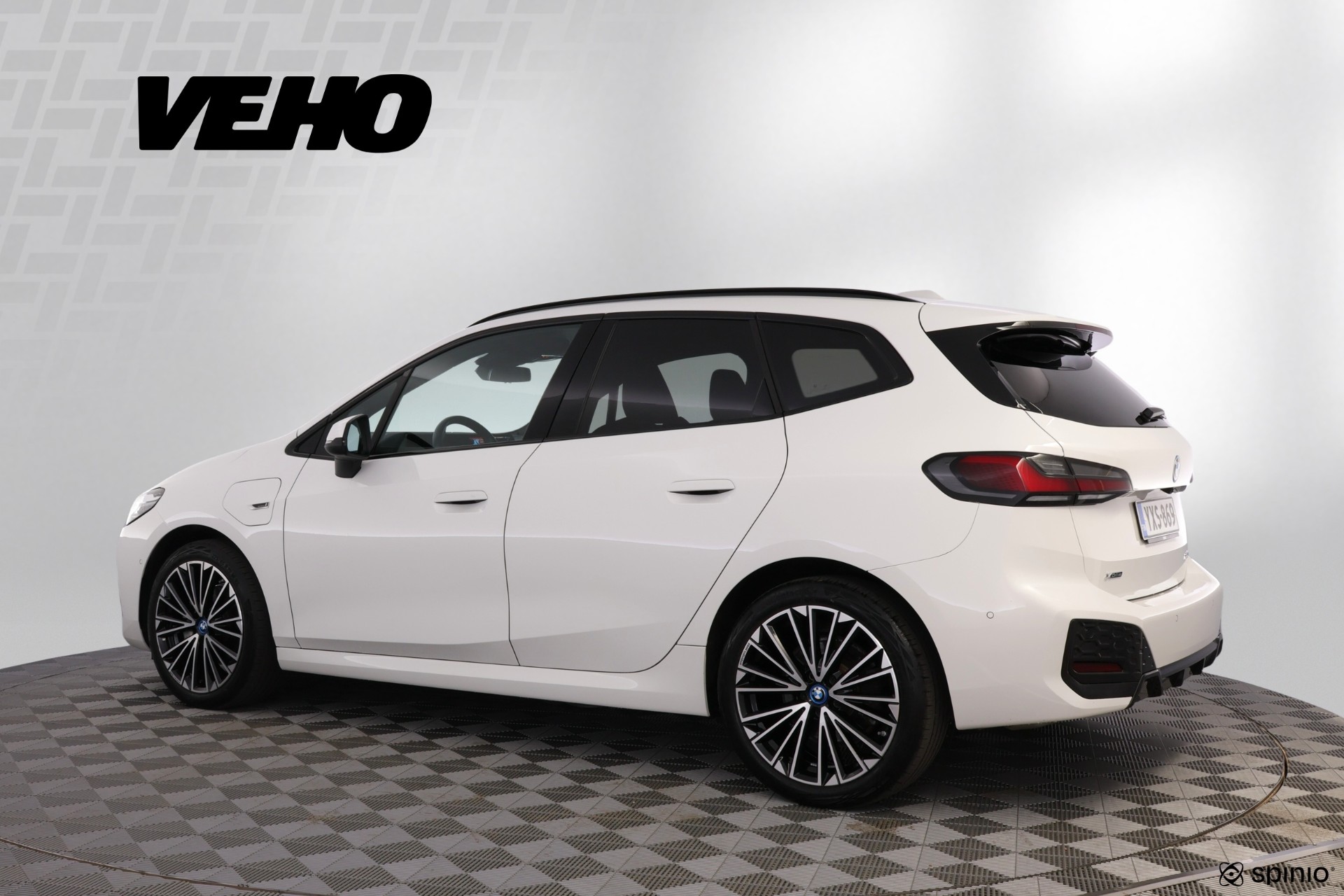 BMW 225 2023