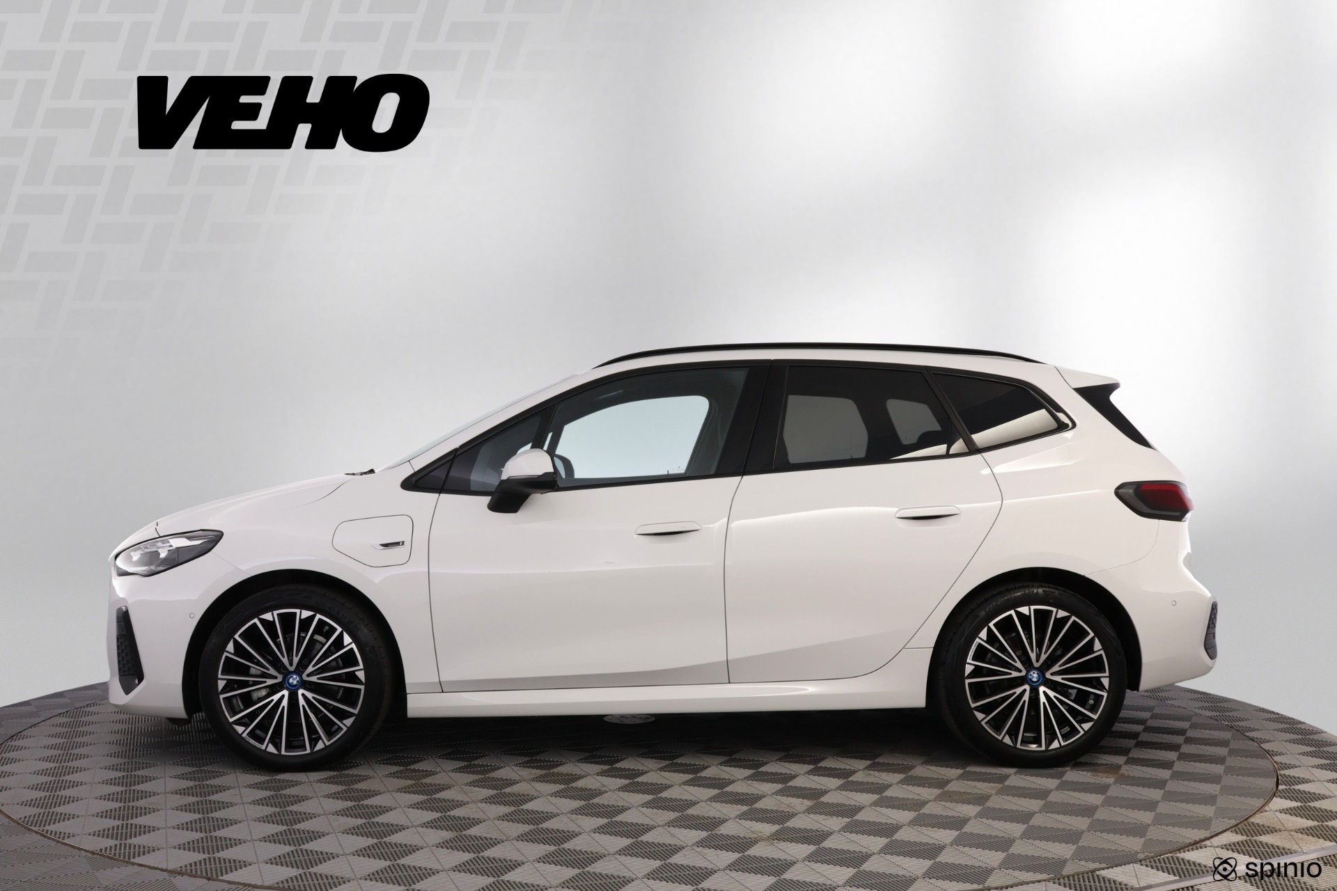 BMW 225 2023