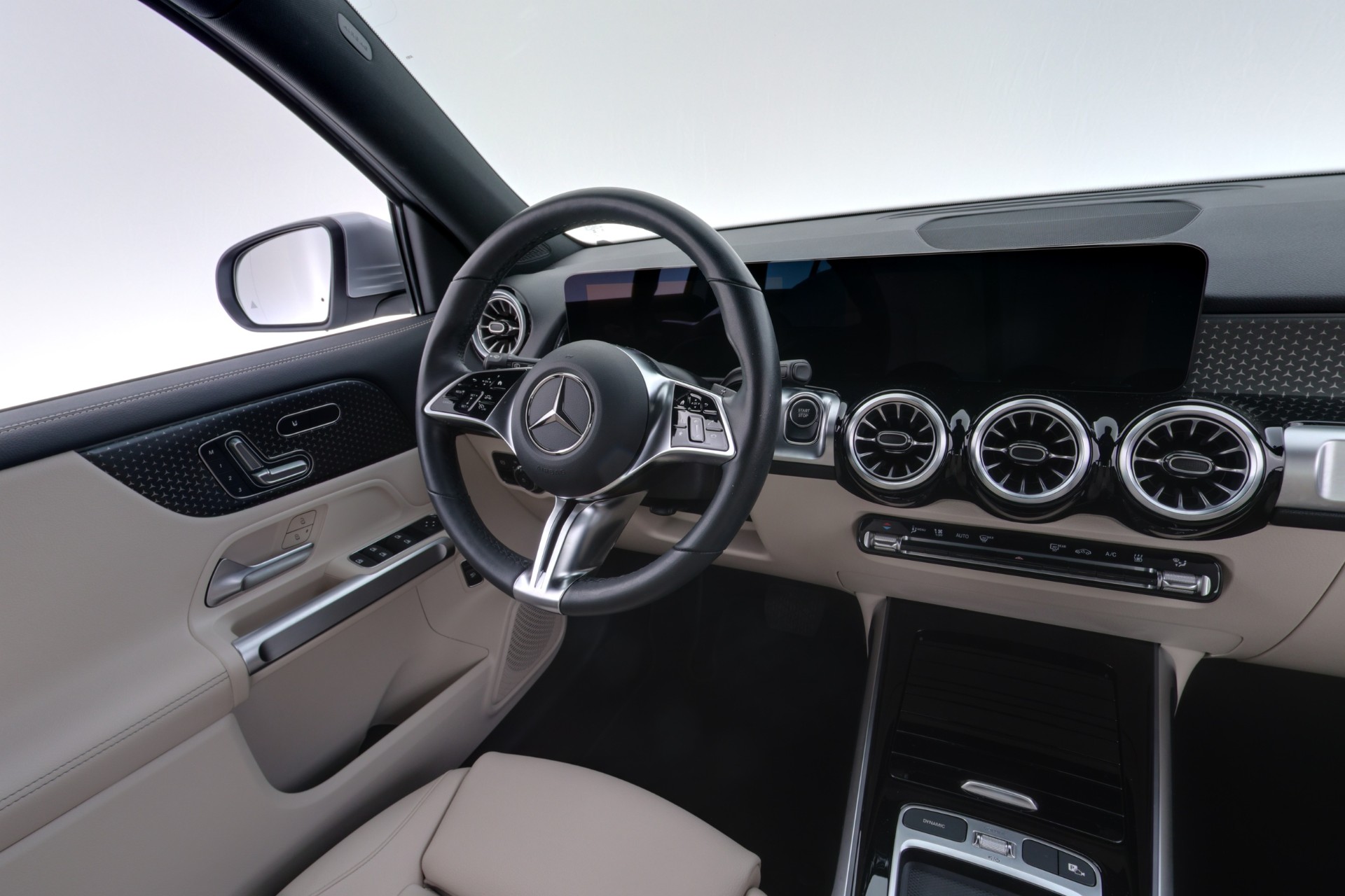 Mercedes-Benz EQB 2024