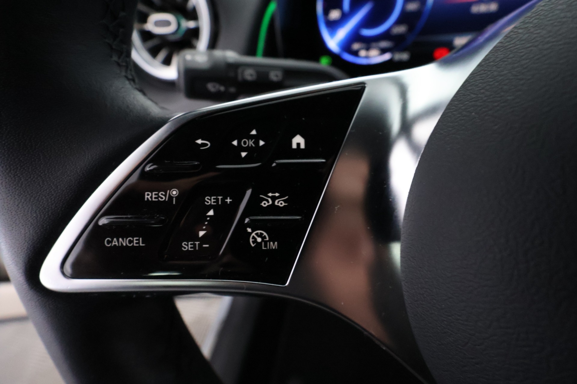 Mercedes-Benz EQB 2024