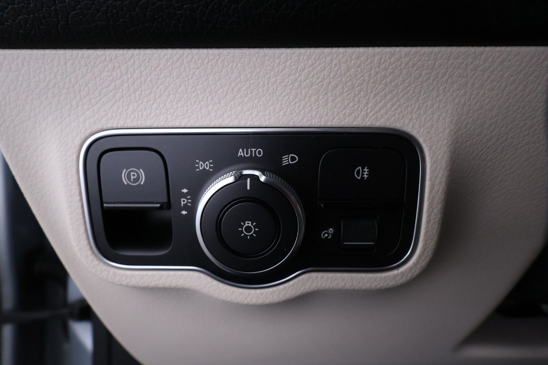 Mercedes-Benz EQB 2024