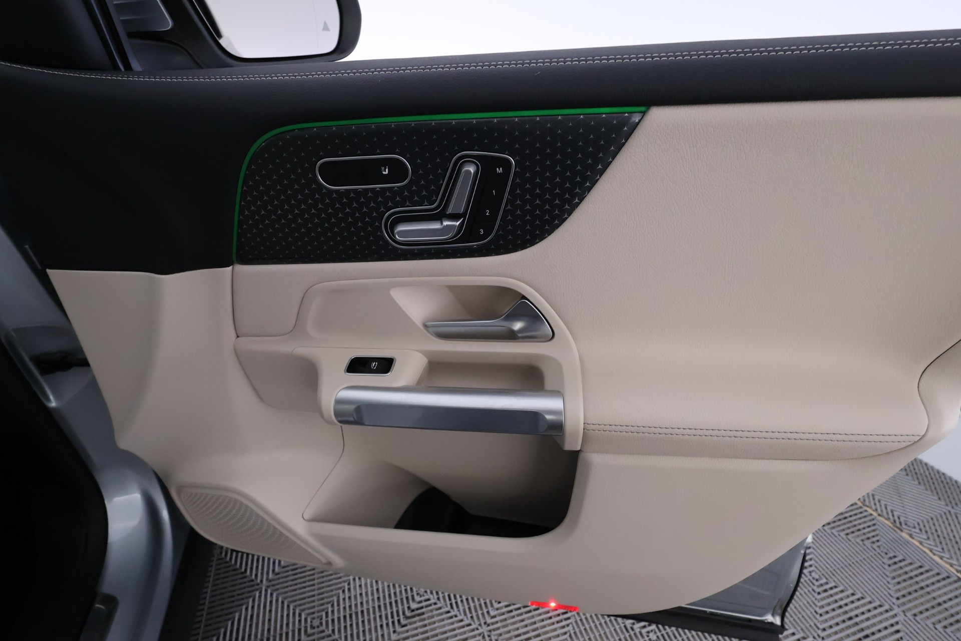 Mercedes-Benz EQB 2024