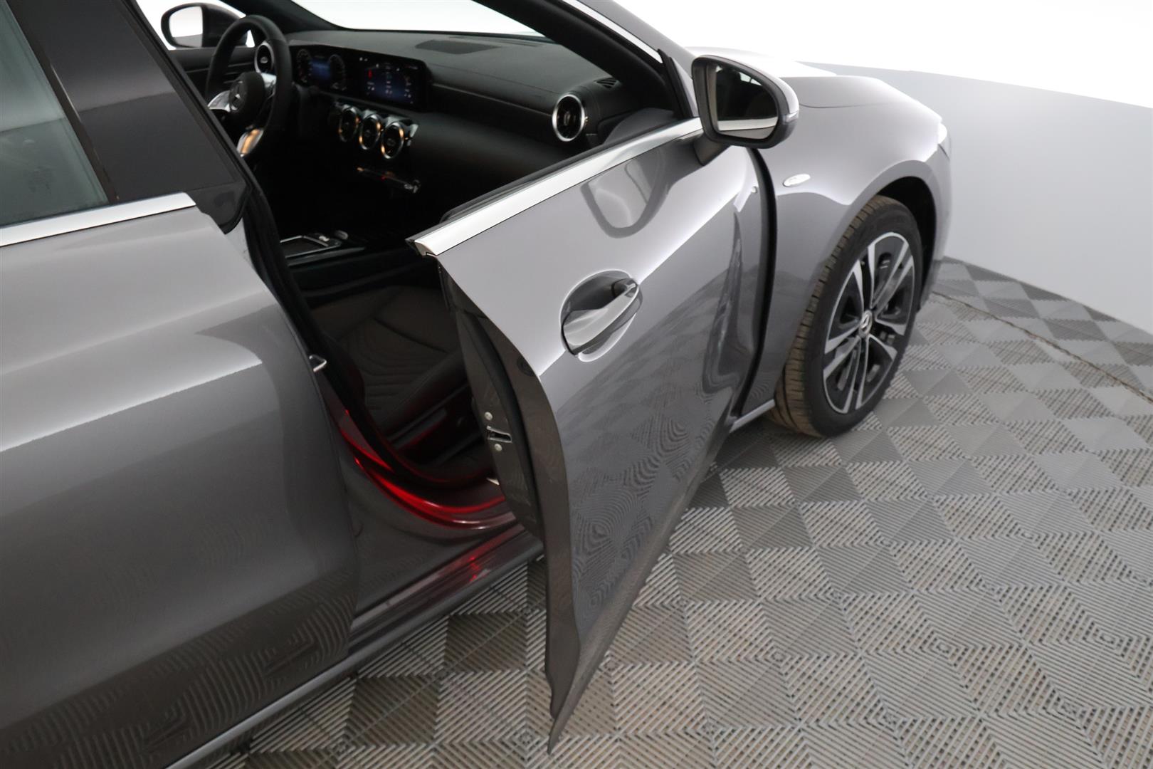 Mercedes-Benz CLA 2025