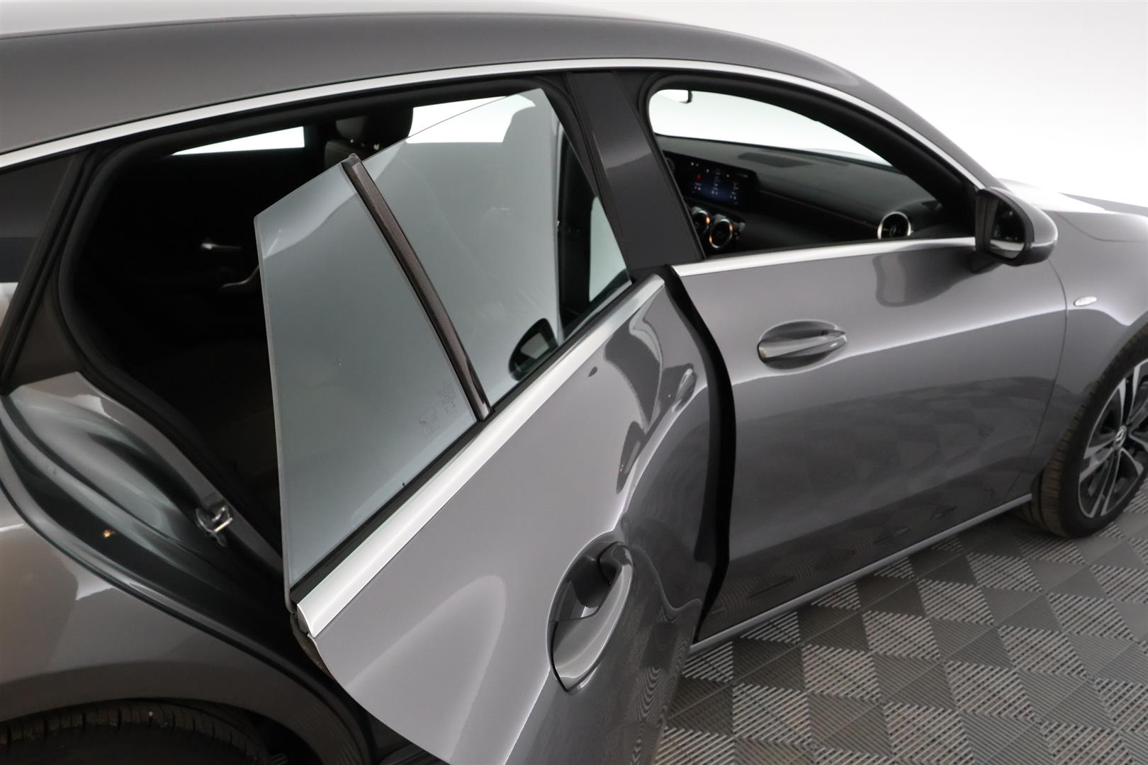 Mercedes-Benz CLA 2025