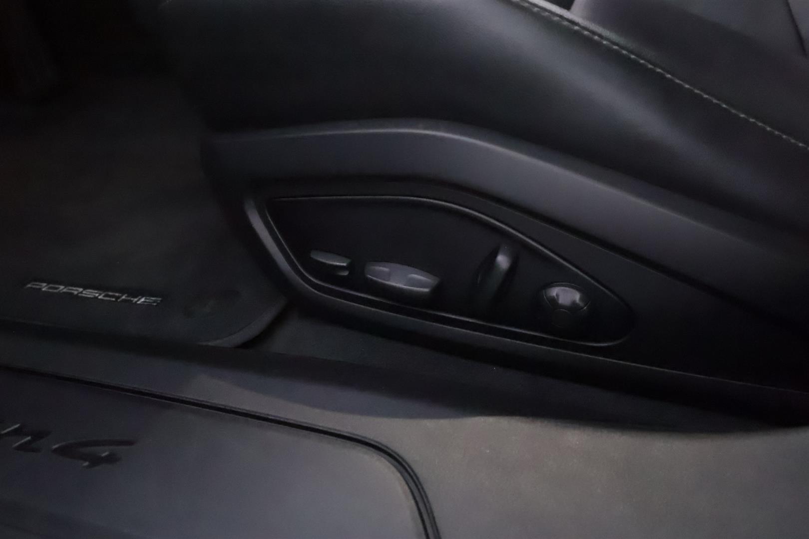 PORSCHE TAYCAN 2022