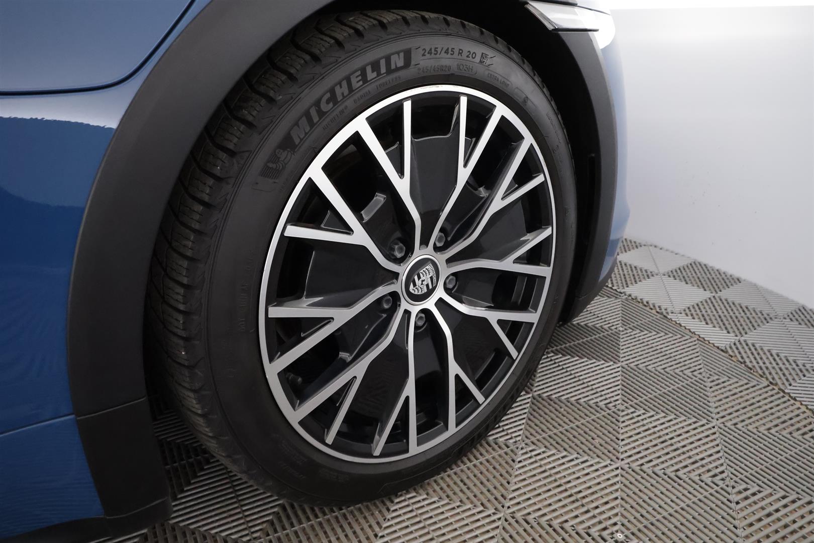 PORSCHE TAYCAN 2022
