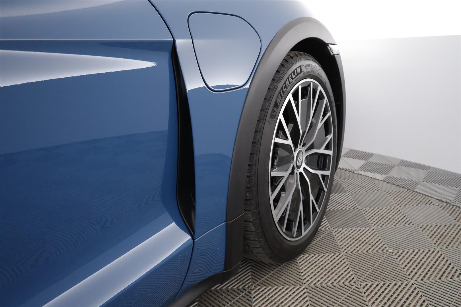 PORSCHE TAYCAN 2022