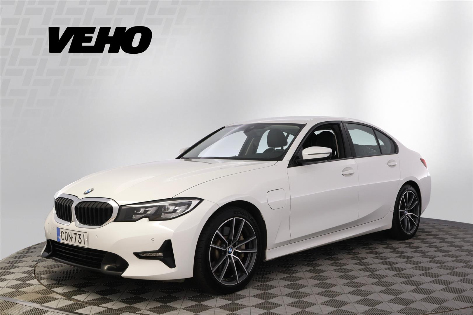 BMW 330 2019