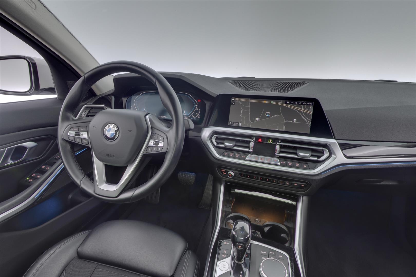 BMW 330 2019