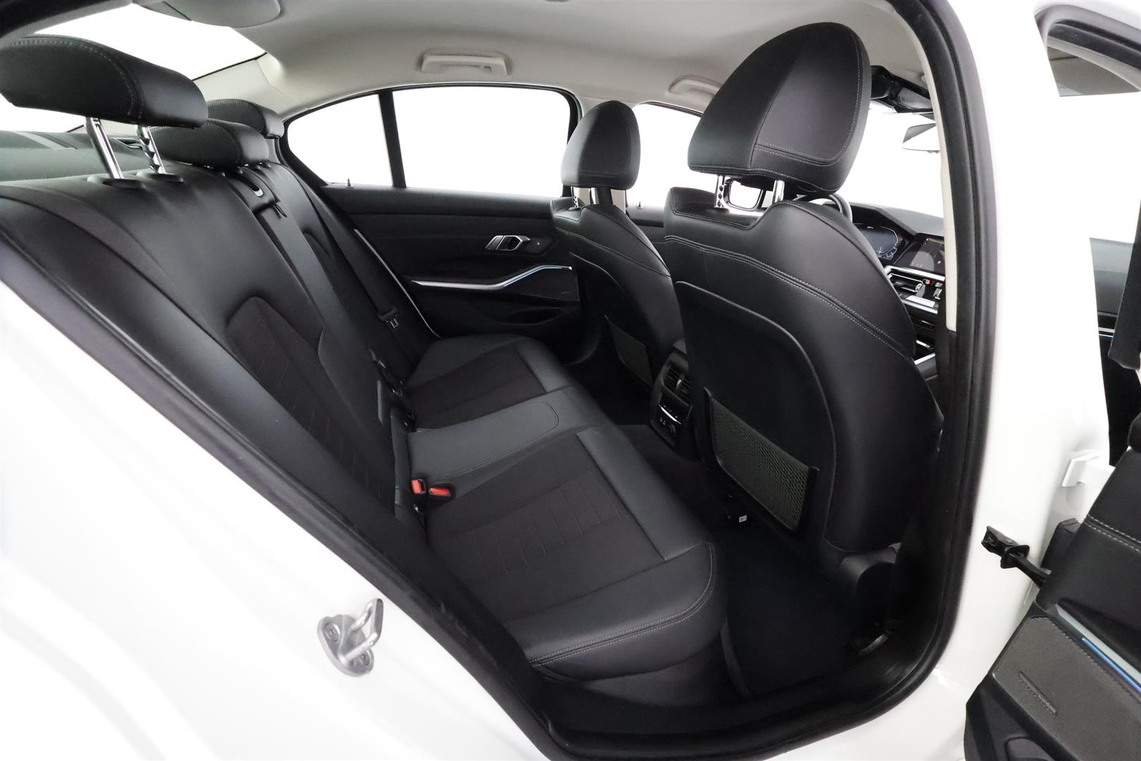 BMW 330 2019