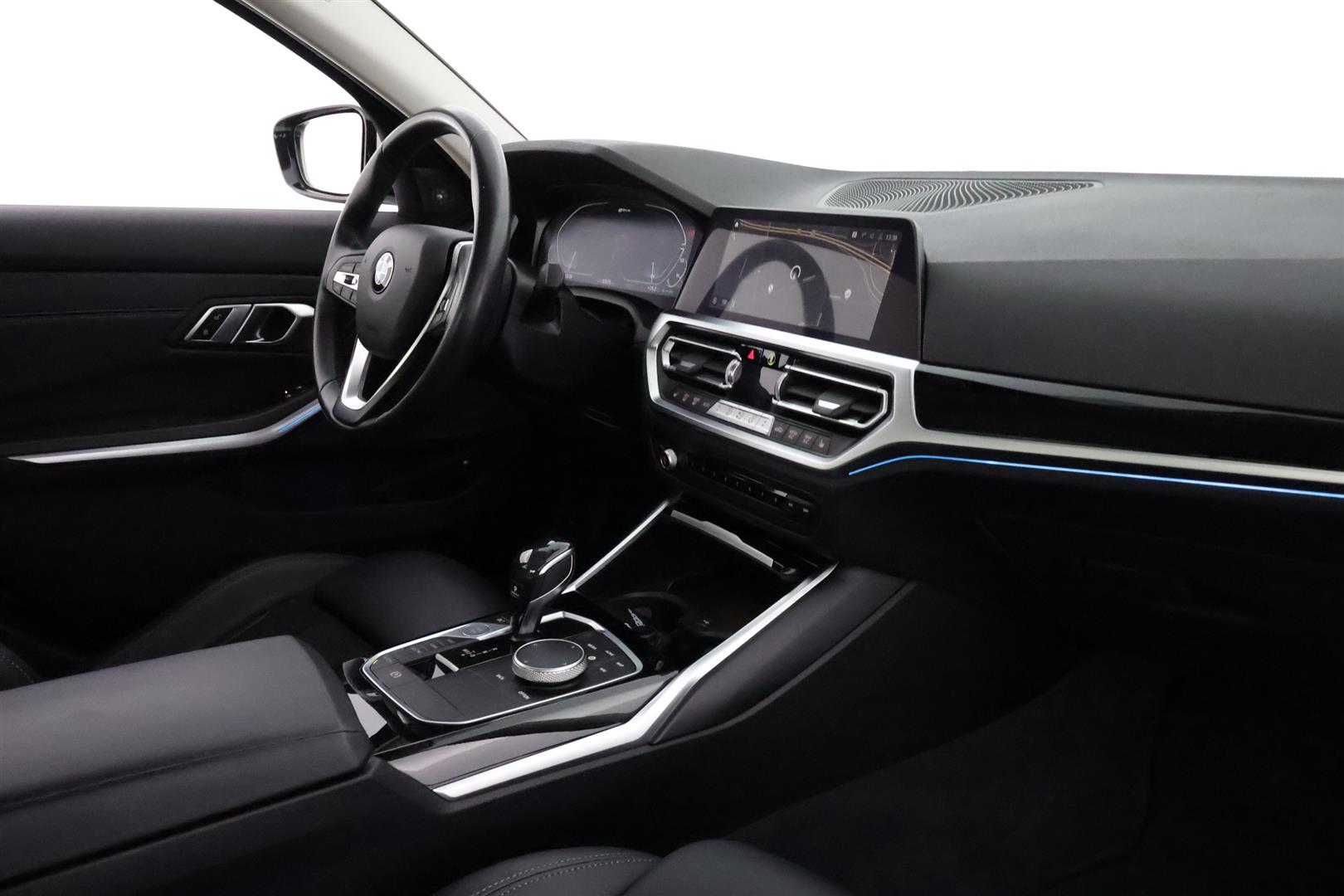 BMW 330 2019