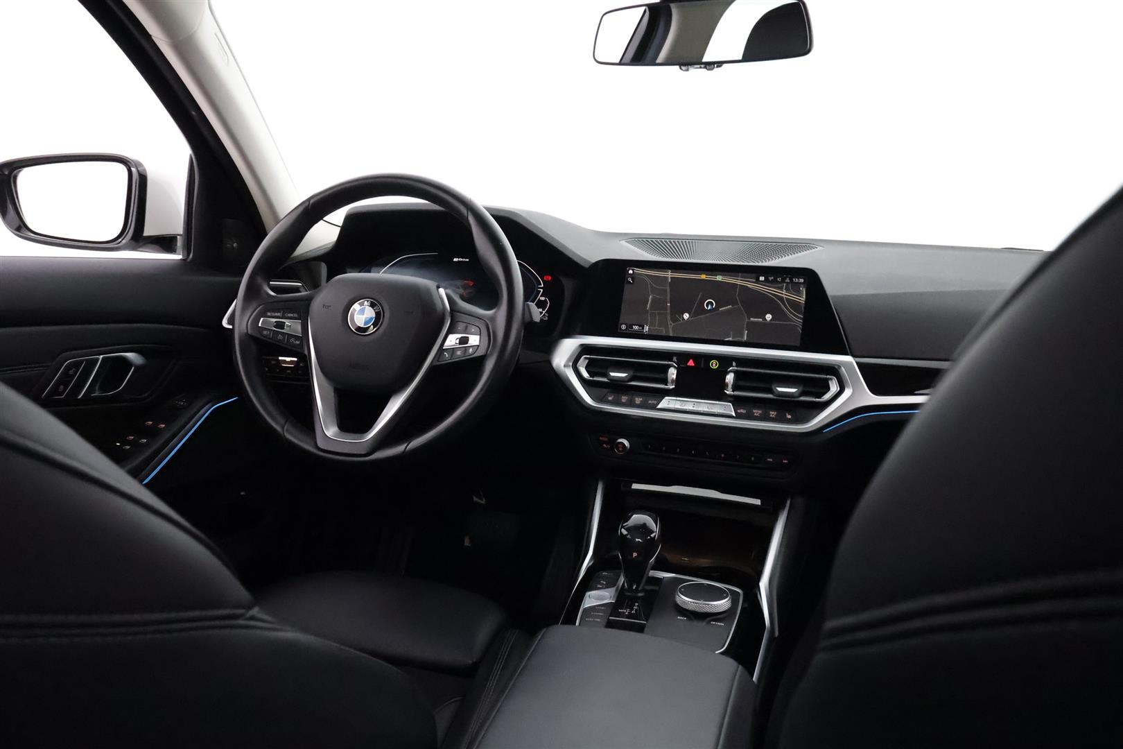 BMW 330 2019