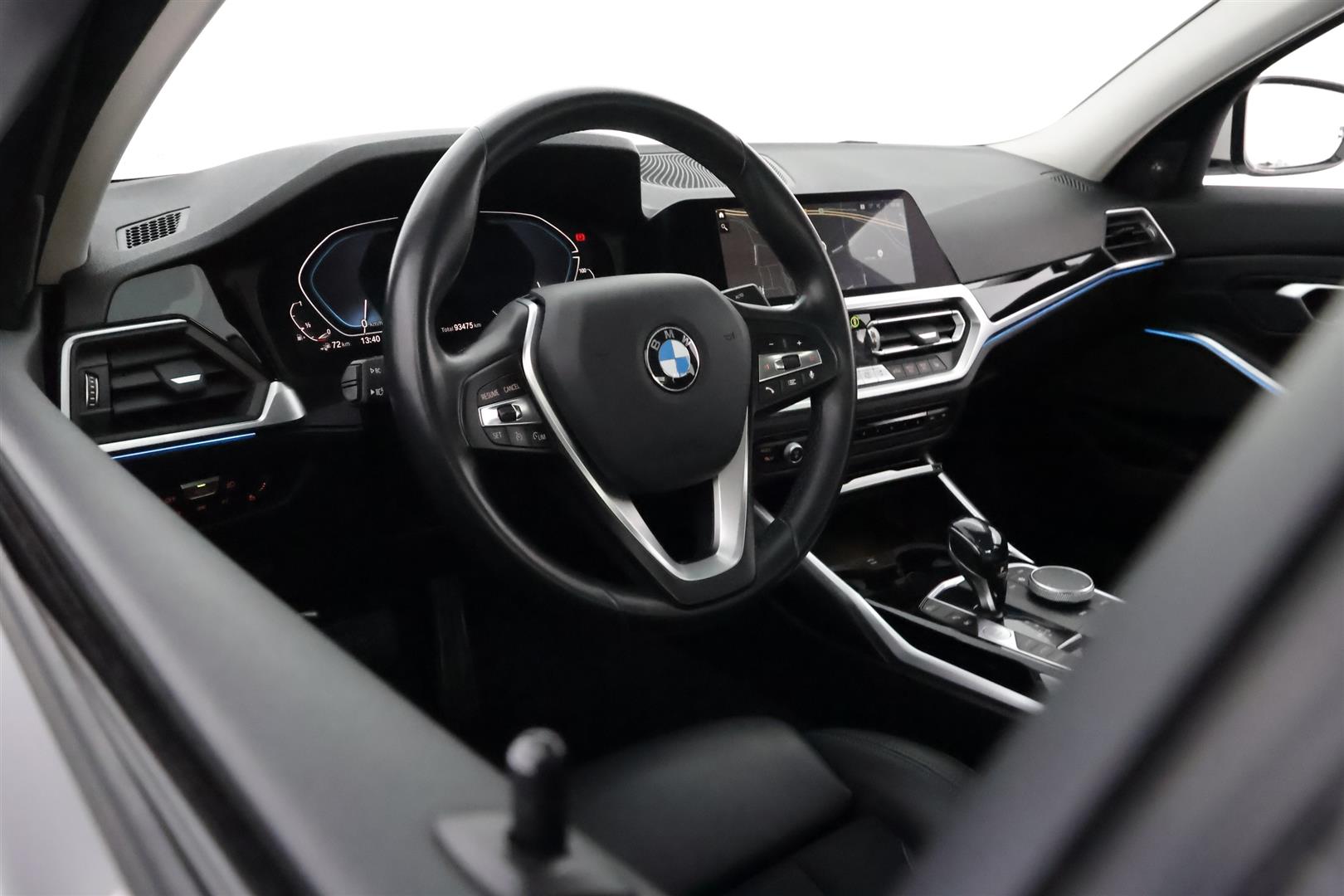 BMW 330 2019