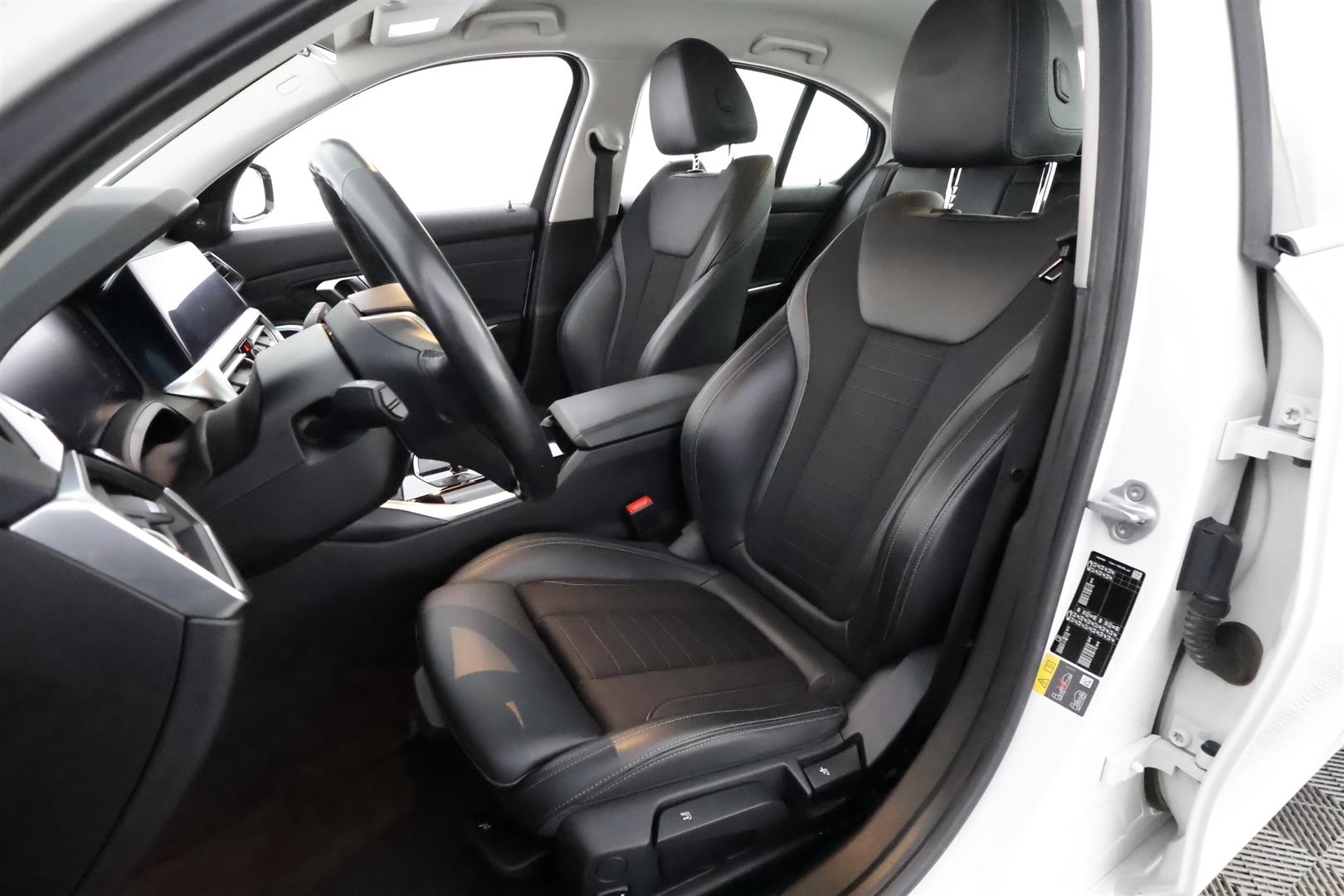 BMW 330 2019