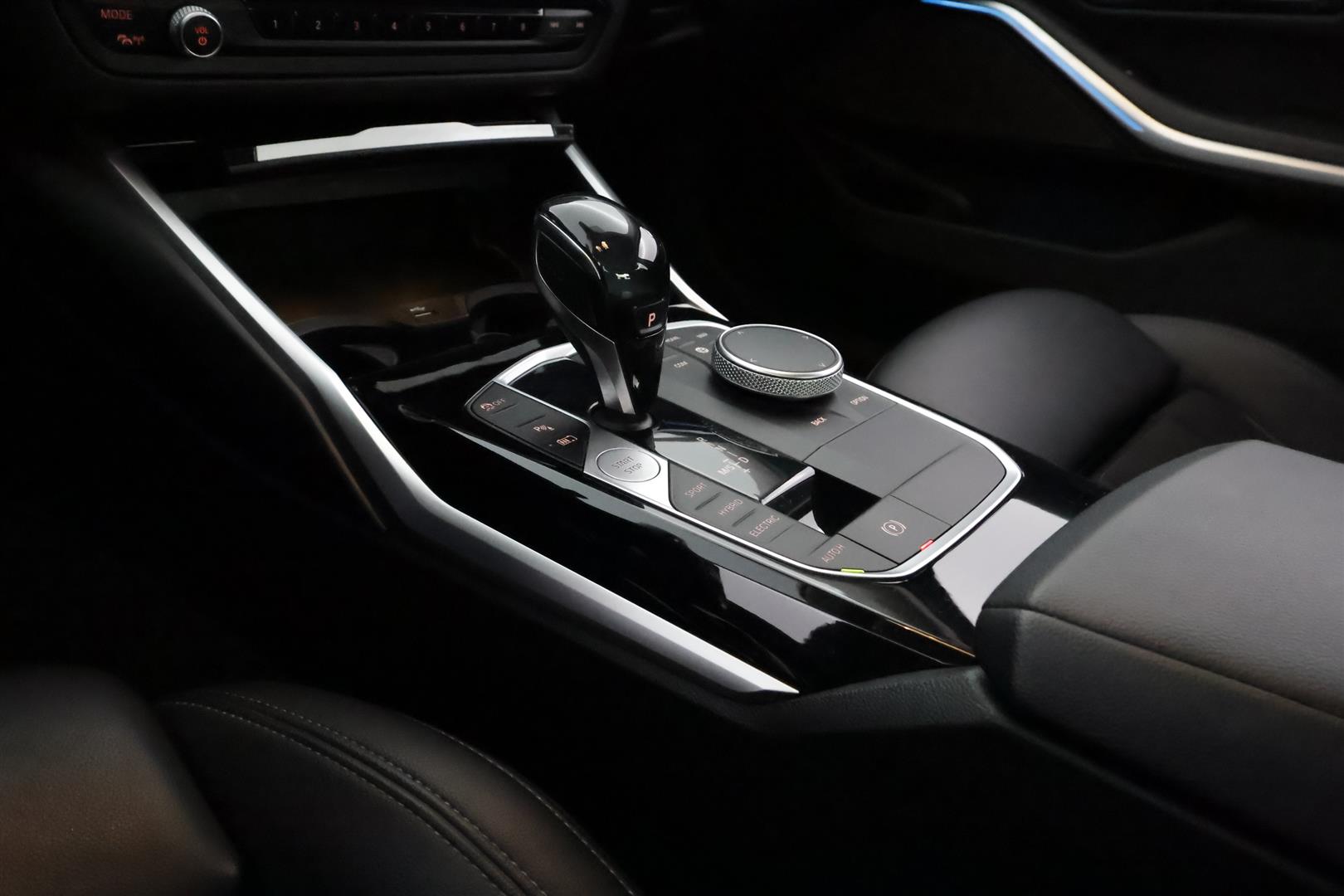 BMW 330 2019