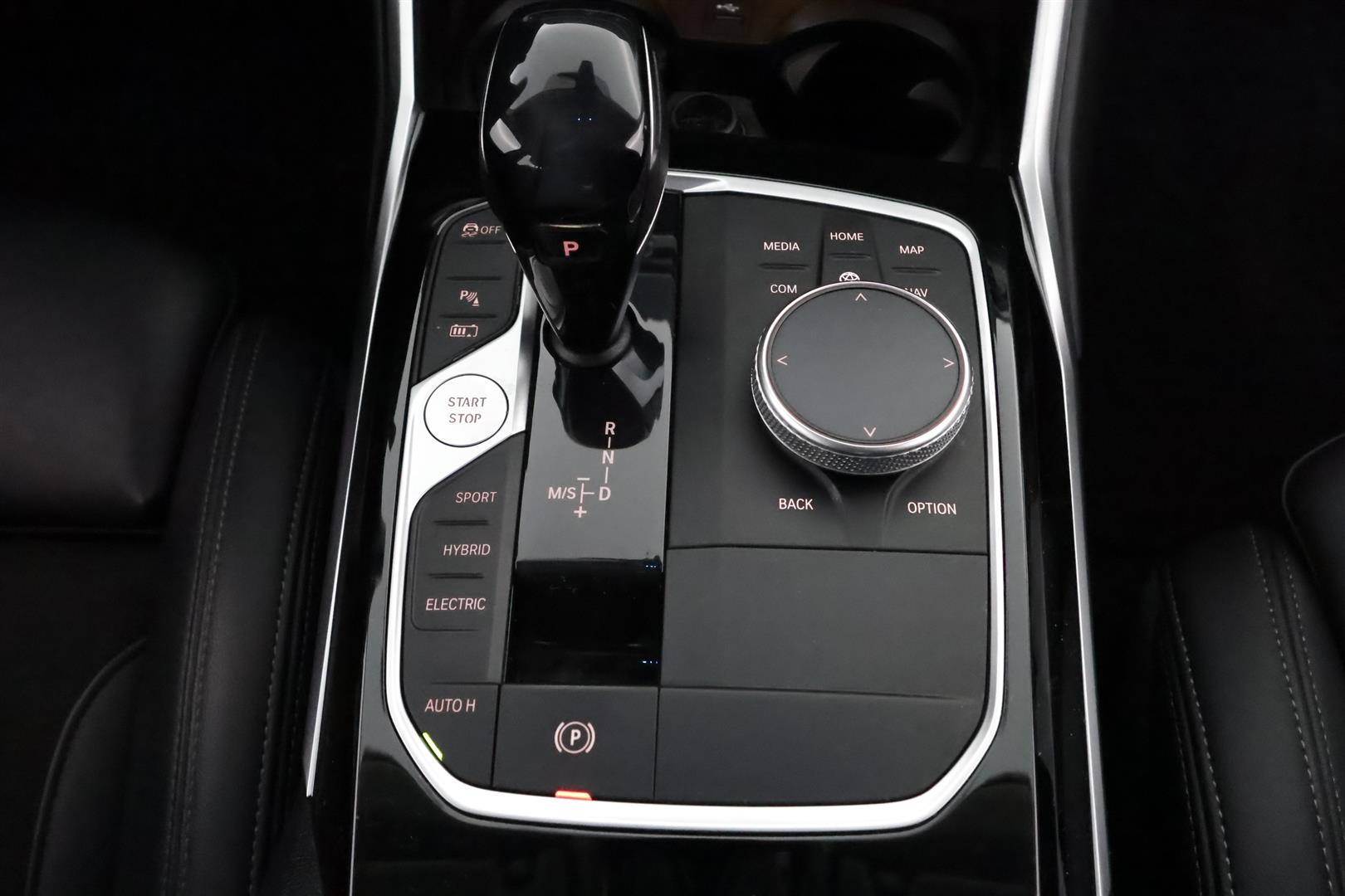 BMW 330 2019