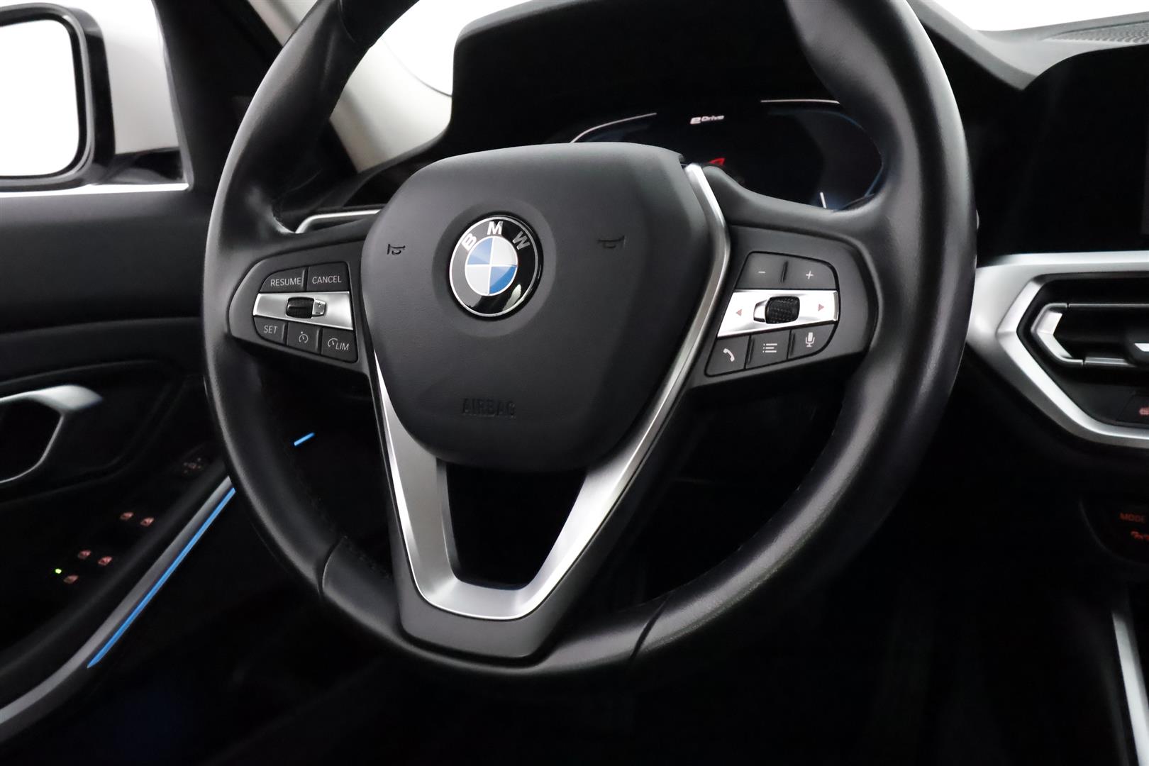 BMW 330 2019