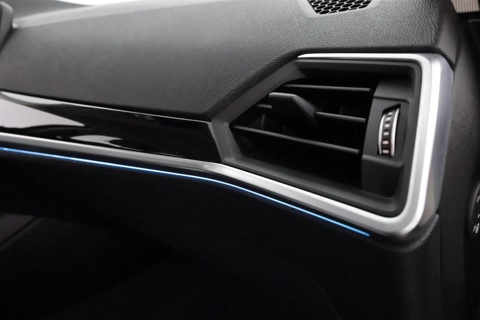 BMW 330 2019
