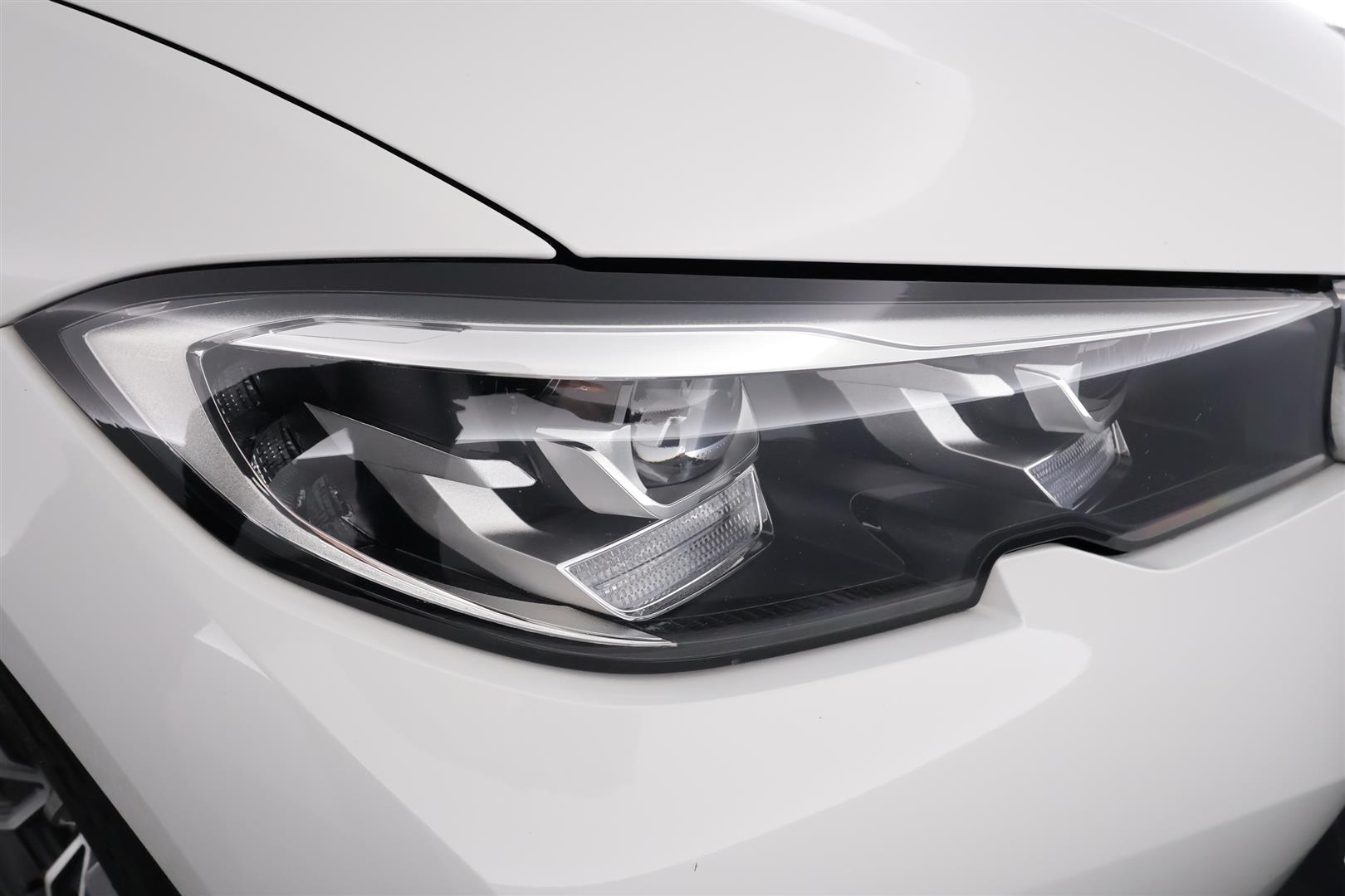 BMW 330 2019