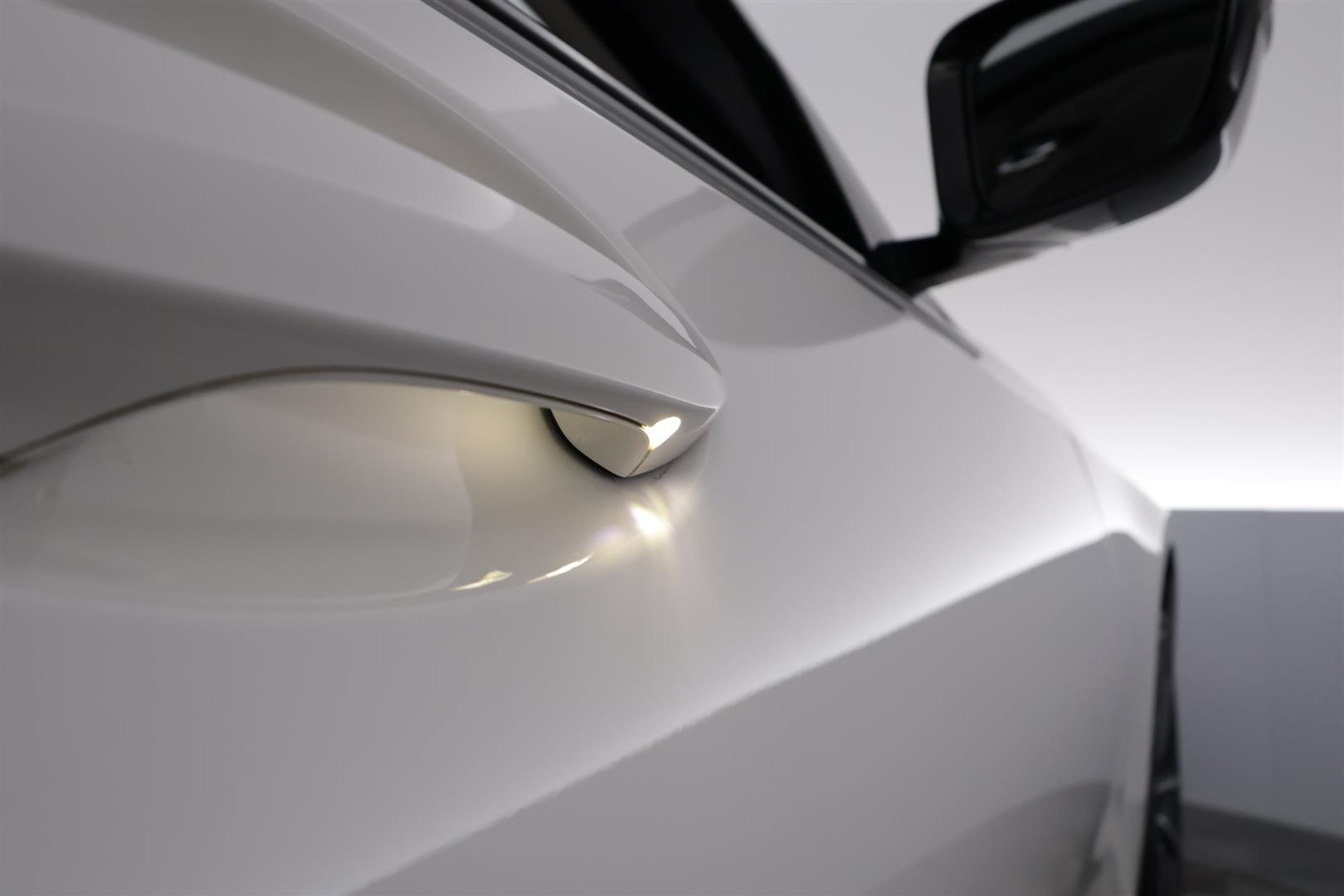 BMW 330 2019