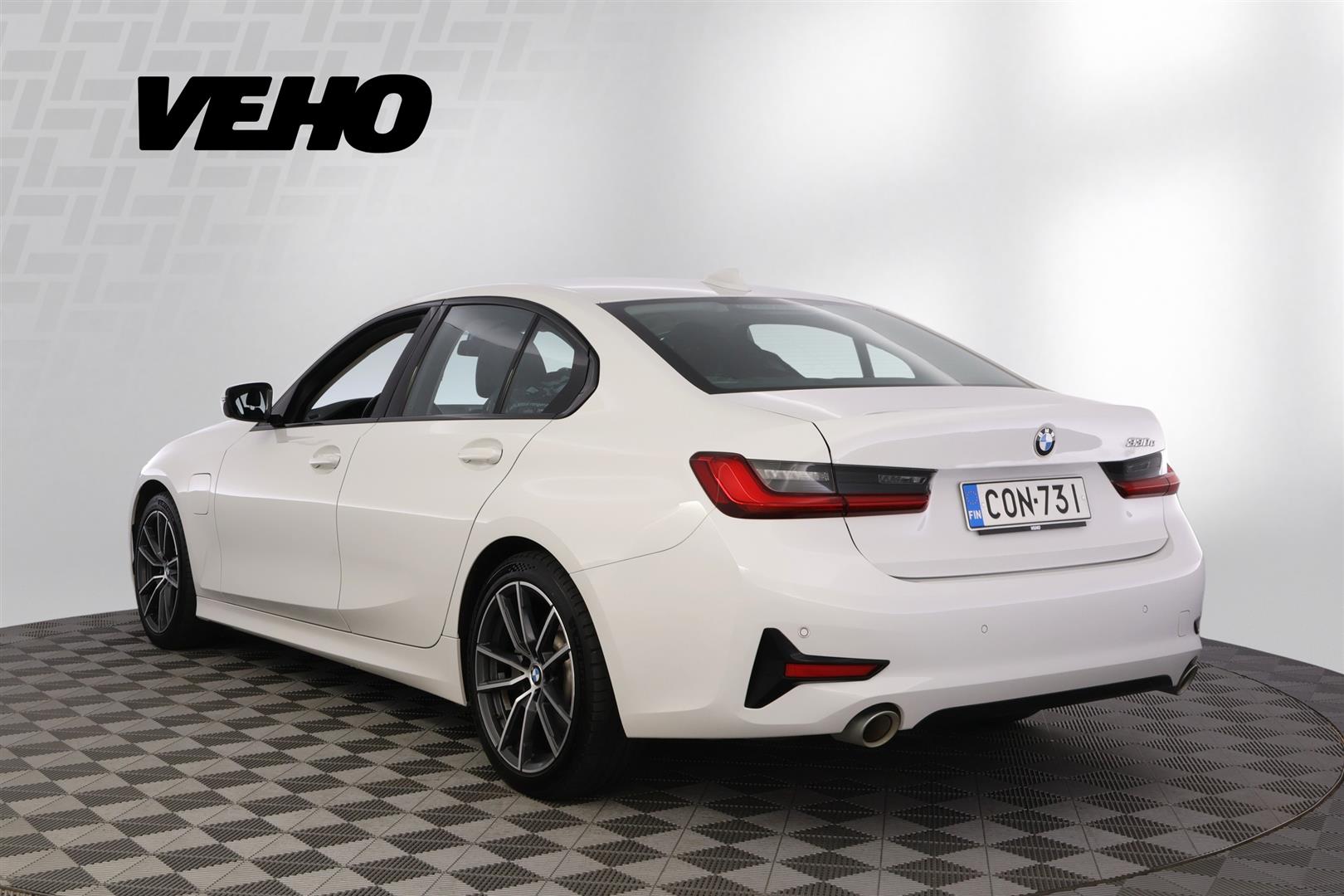 BMW 330 2019