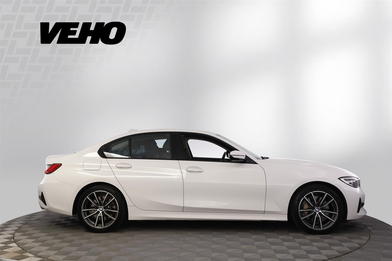 BMW 330 2019