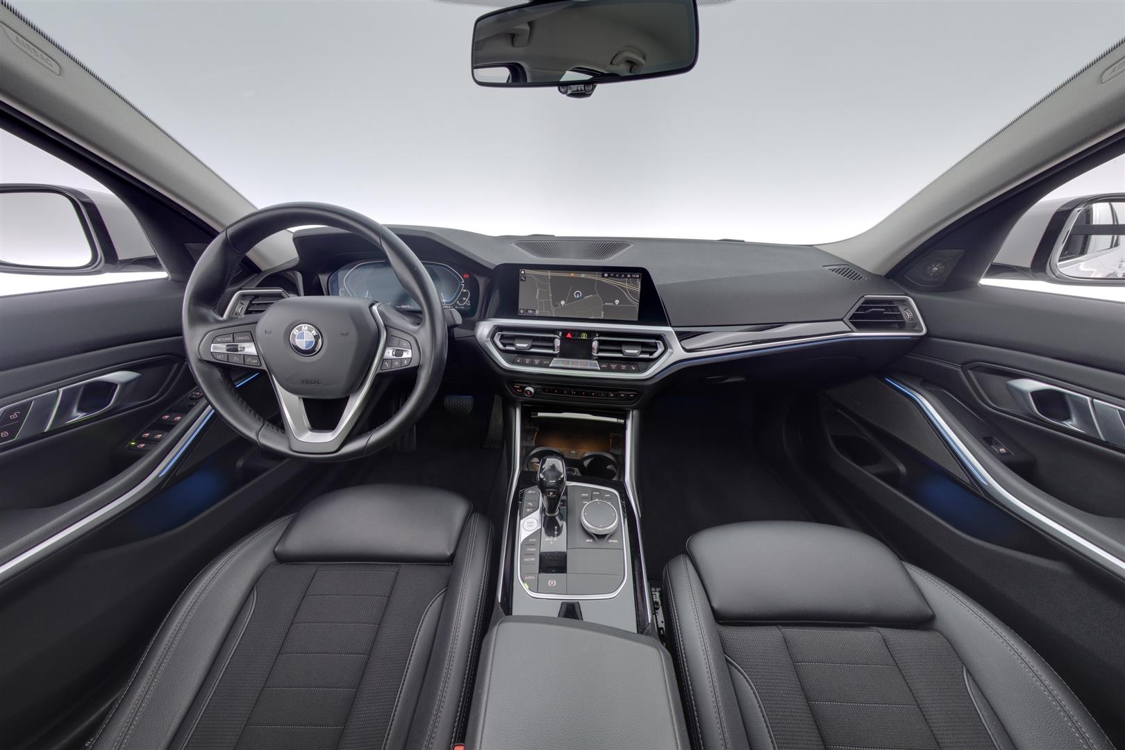 BMW 330 2019