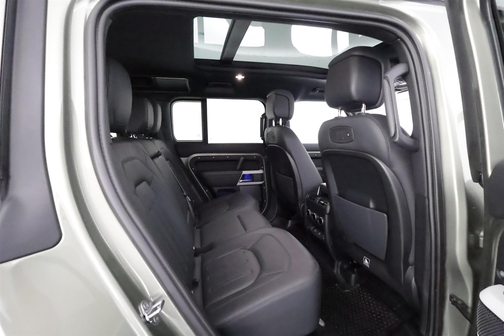 Land Rover Defender 2021