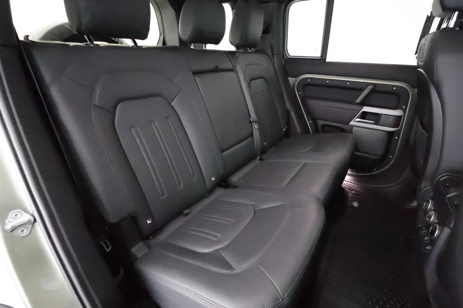 Land Rover Defender 2021