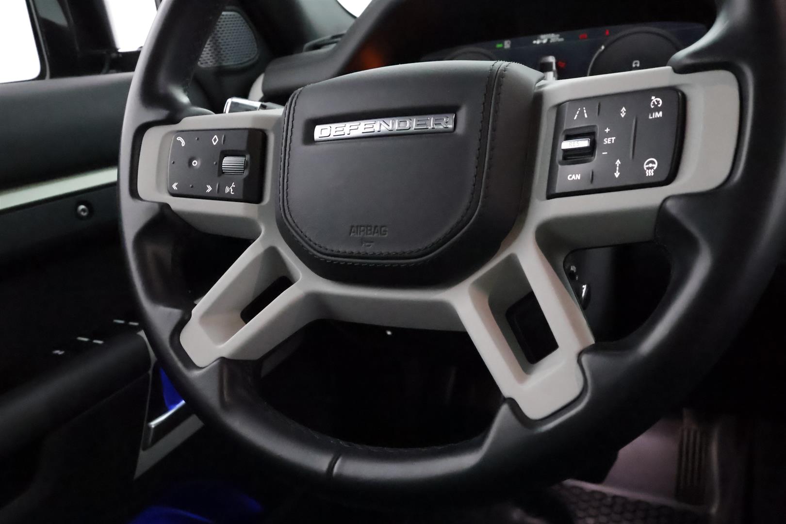 Land Rover Defender 2021