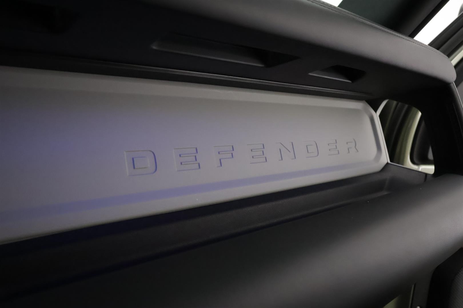 Land Rover Defender 2021