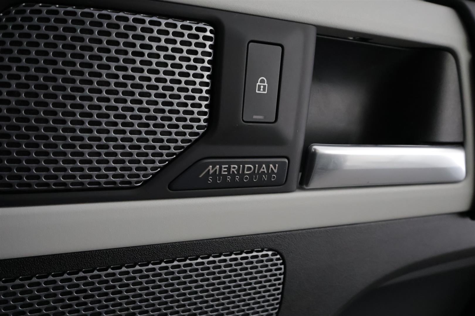 Land Rover Defender 2021