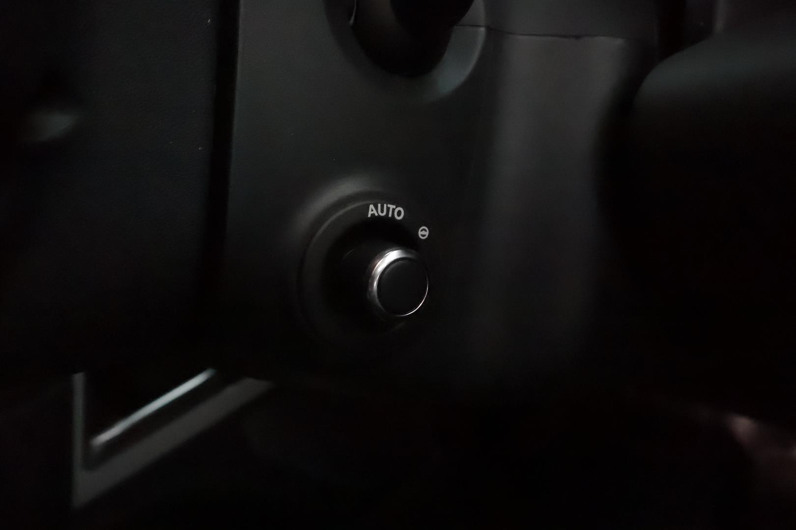 Land Rover Defender 2021