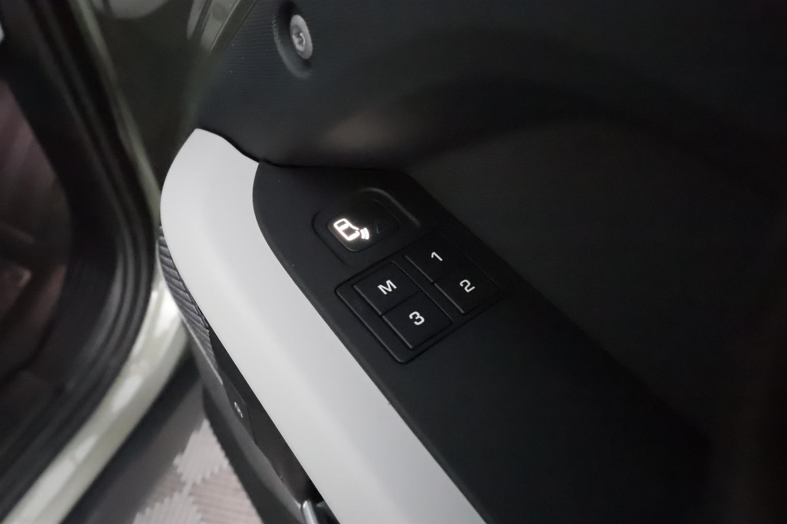 Land Rover Defender 2021