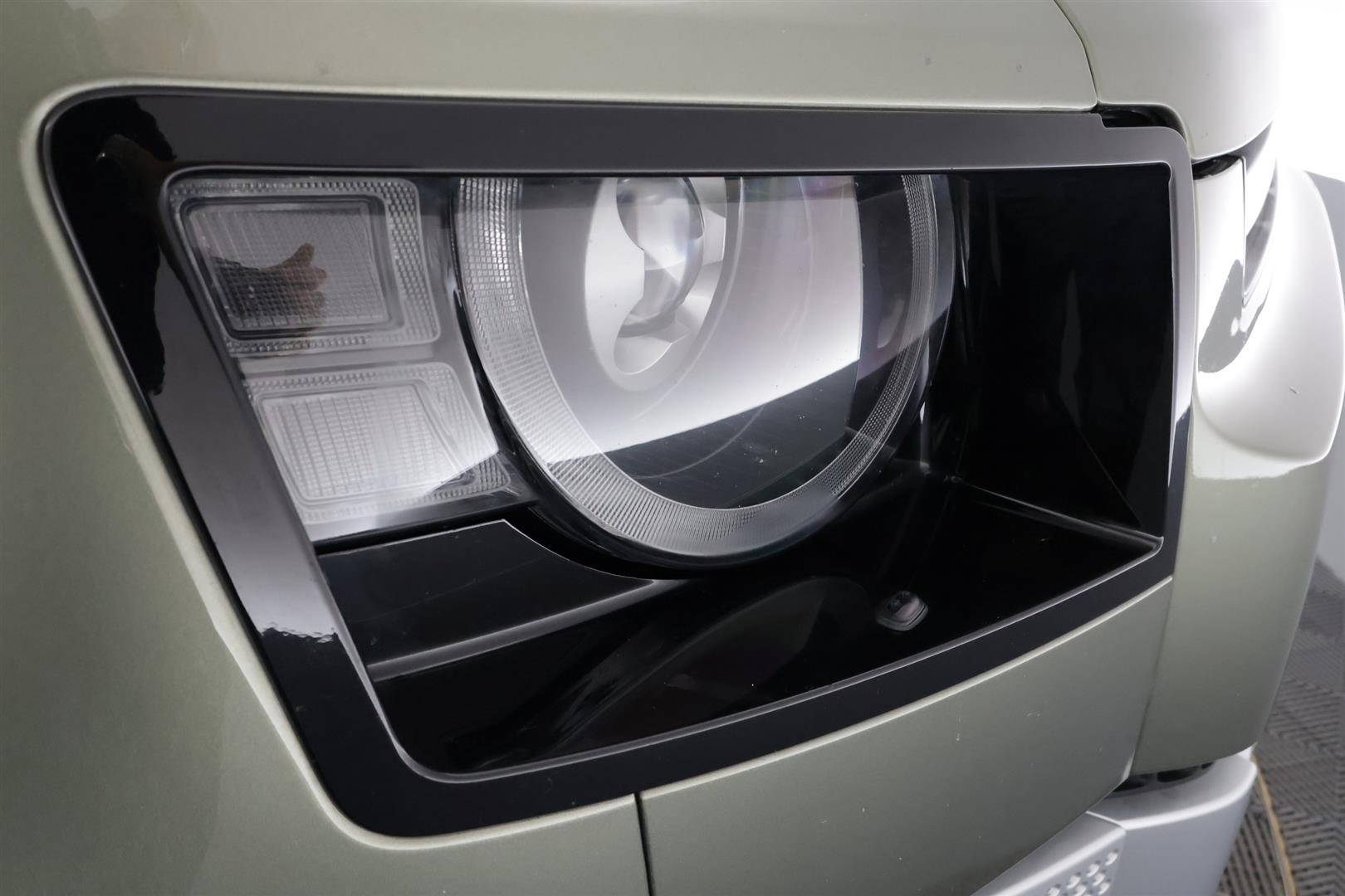 Land Rover Defender 2021