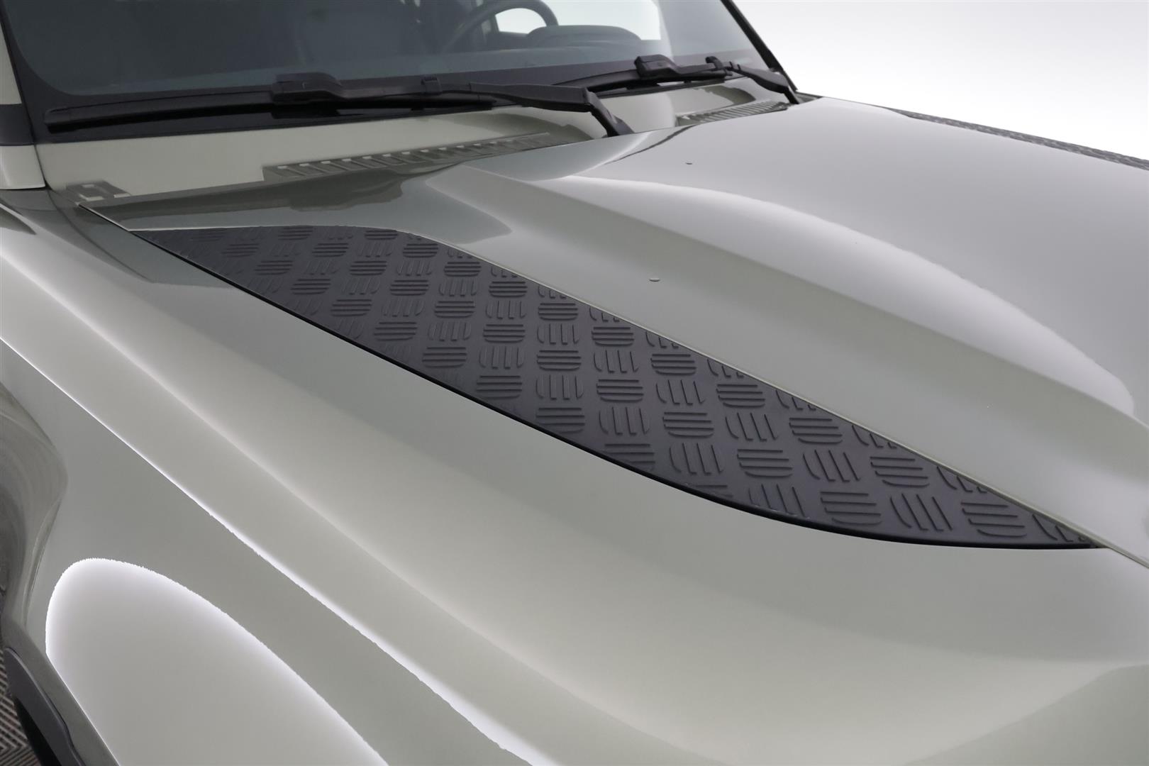 Land Rover Defender 2021