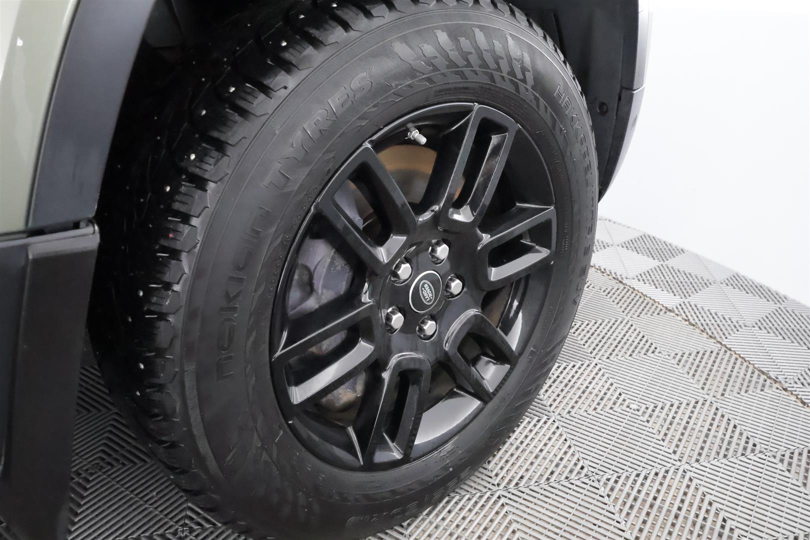 Land Rover Defender 2021