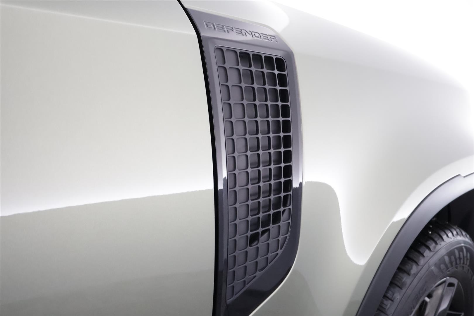 Land Rover Defender 2021