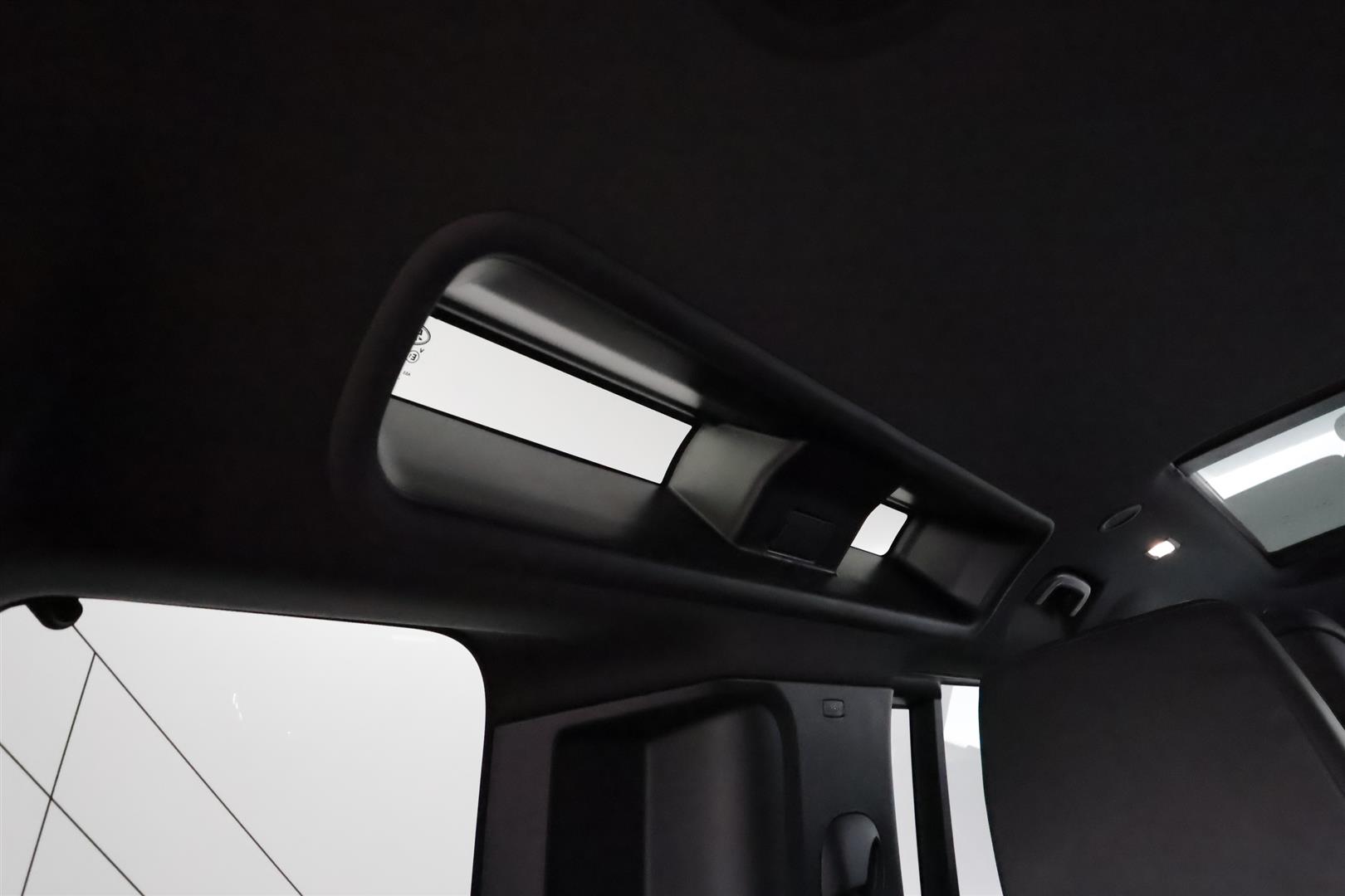 Land Rover Defender 2021