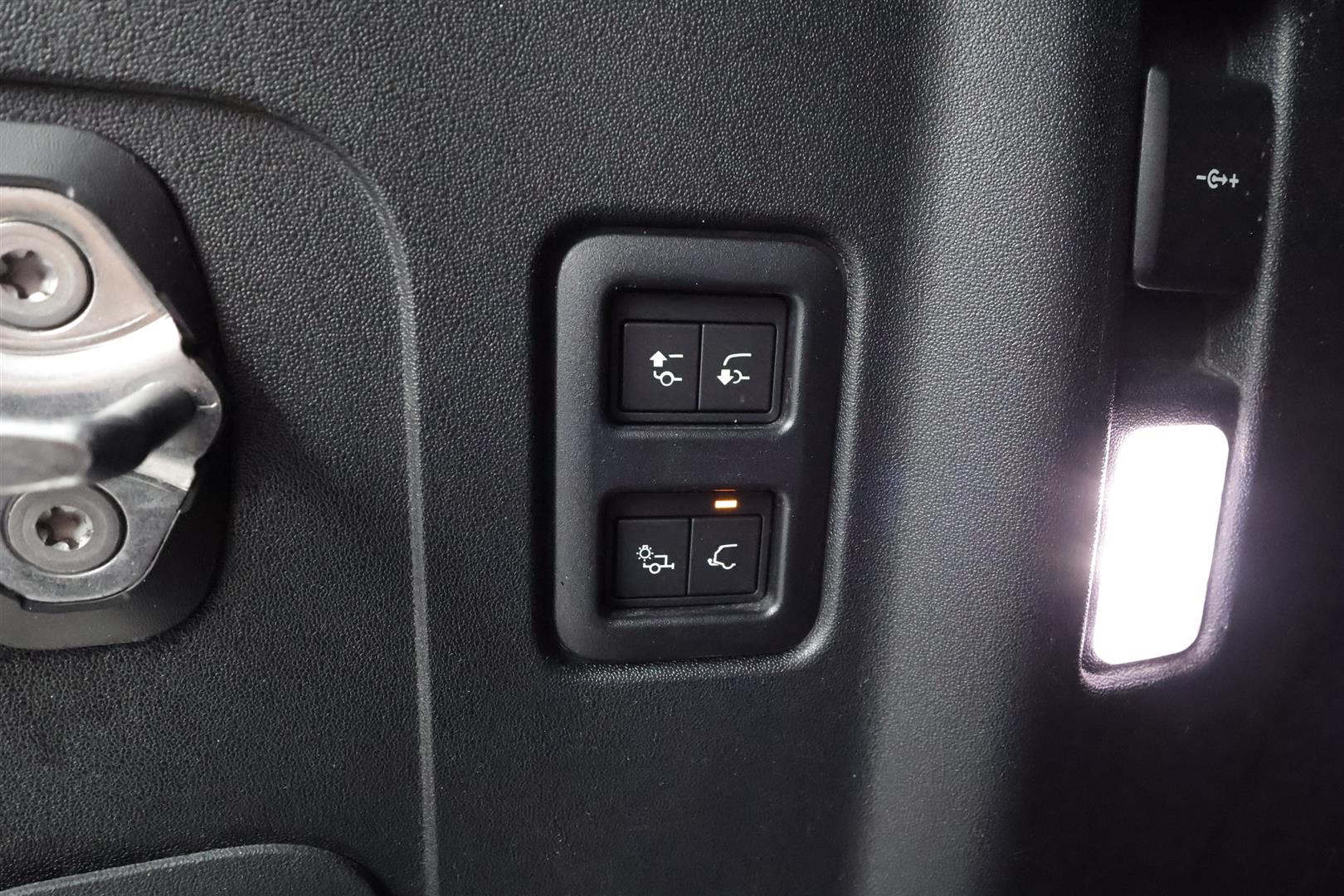 Land Rover Defender 2021