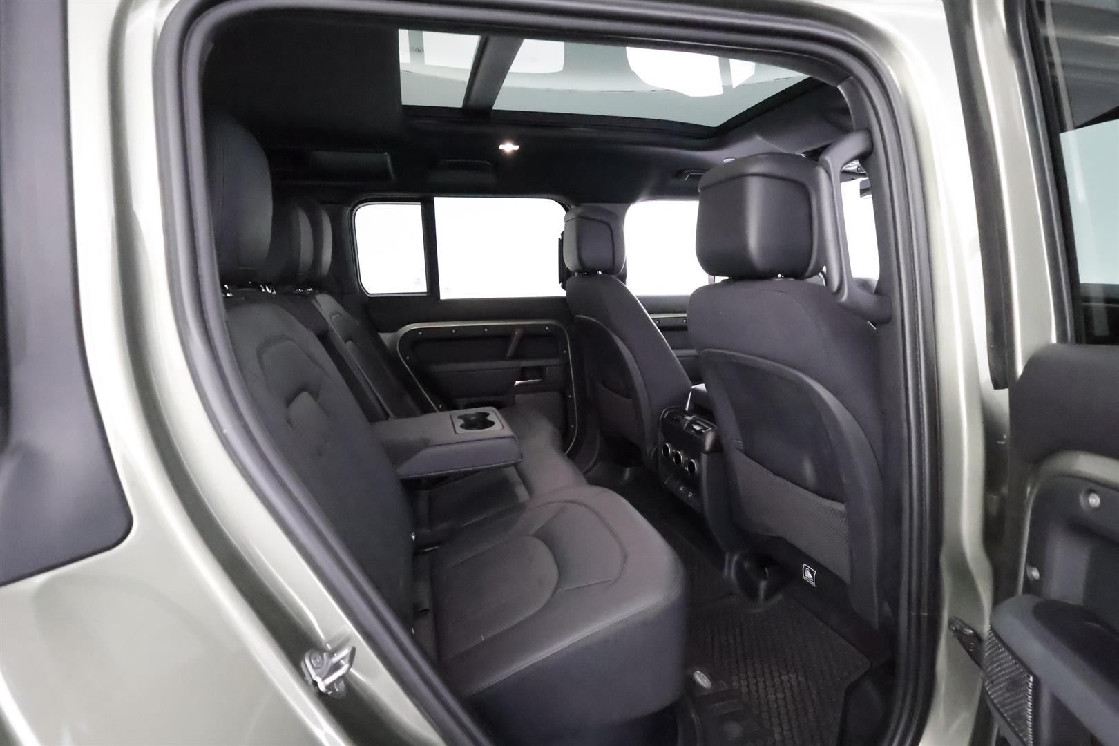 LAND ROVER DEFENDER 2023