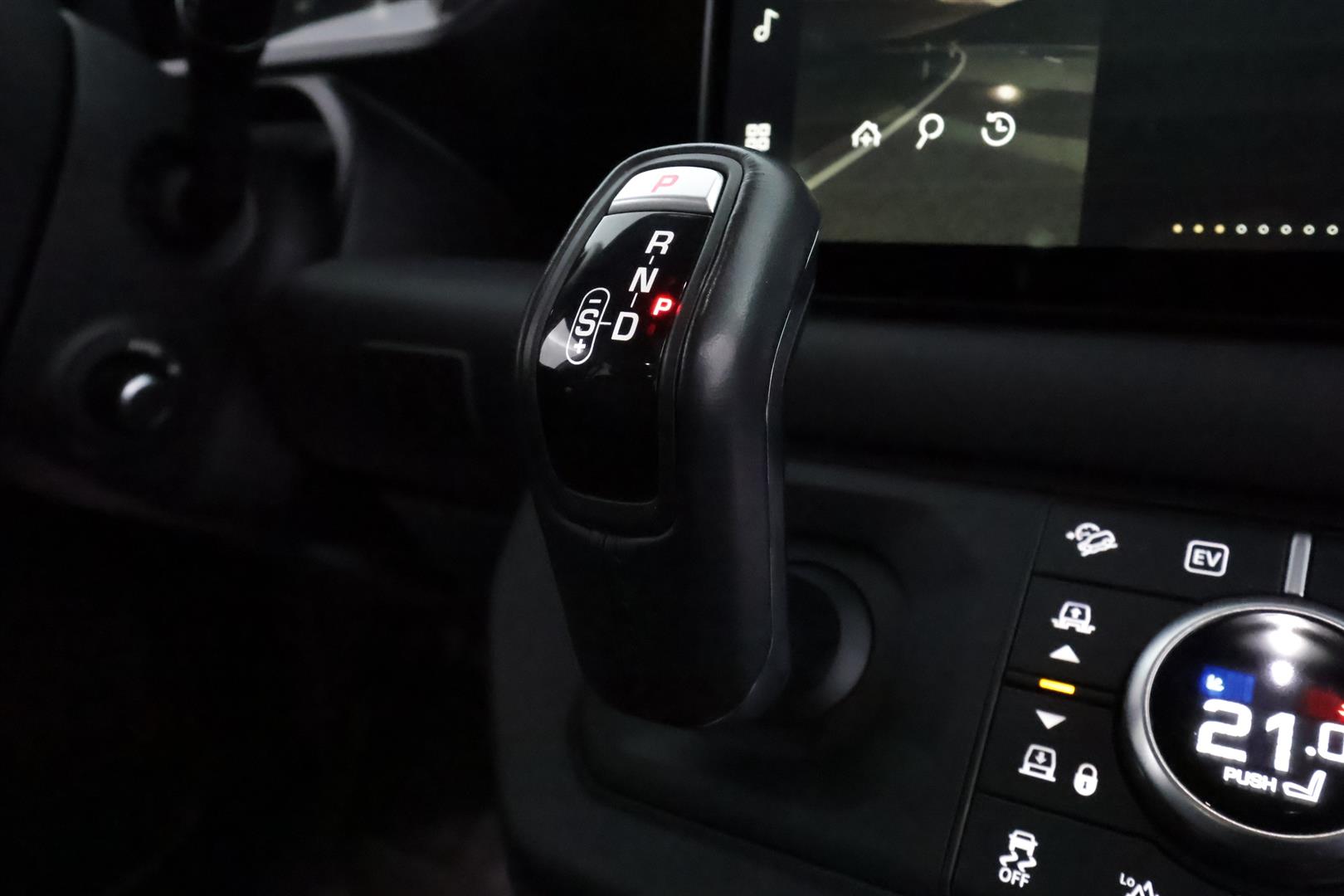 LAND ROVER DEFENDER 2023
