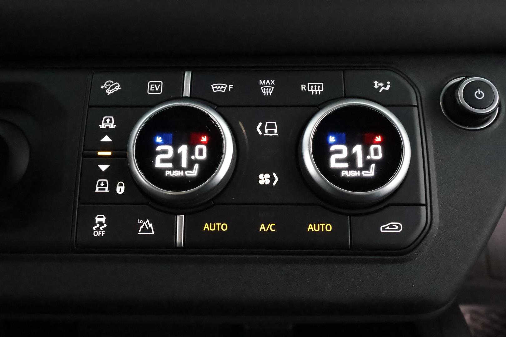 LAND ROVER DEFENDER 2023