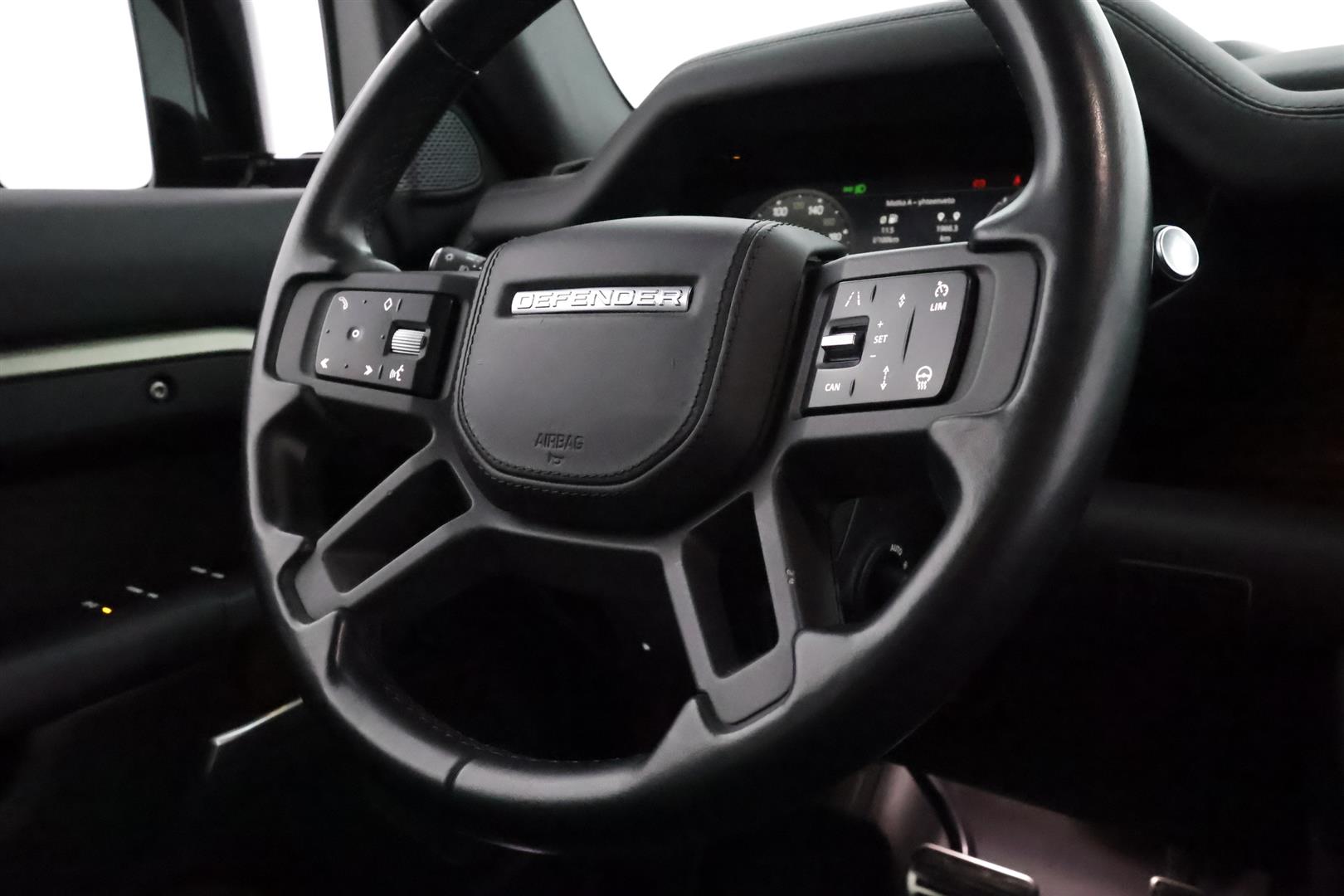 LAND ROVER DEFENDER 2023