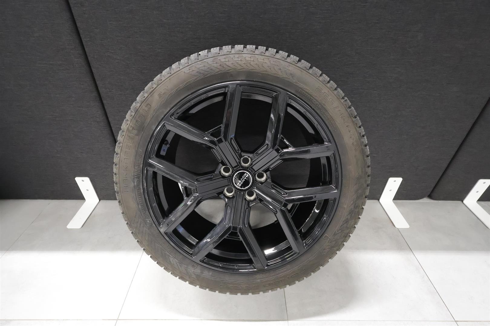 Land Rover Defender 2024