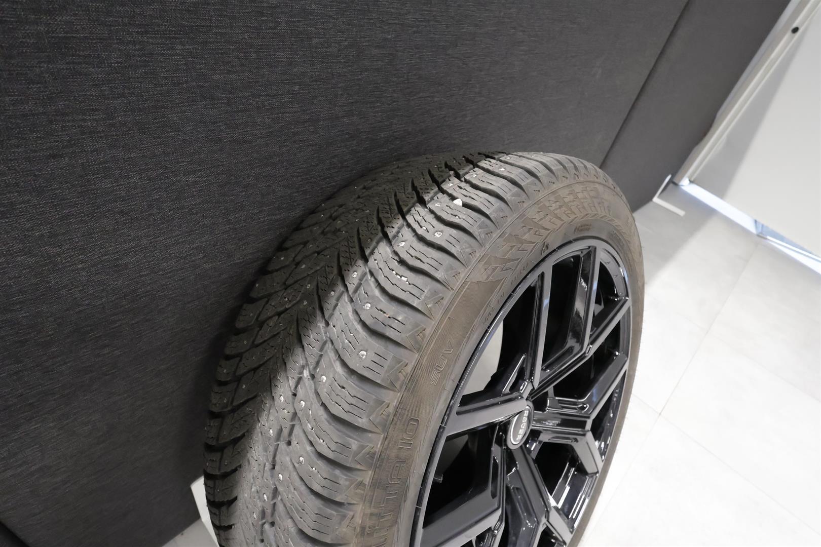 Land Rover Defender 2024